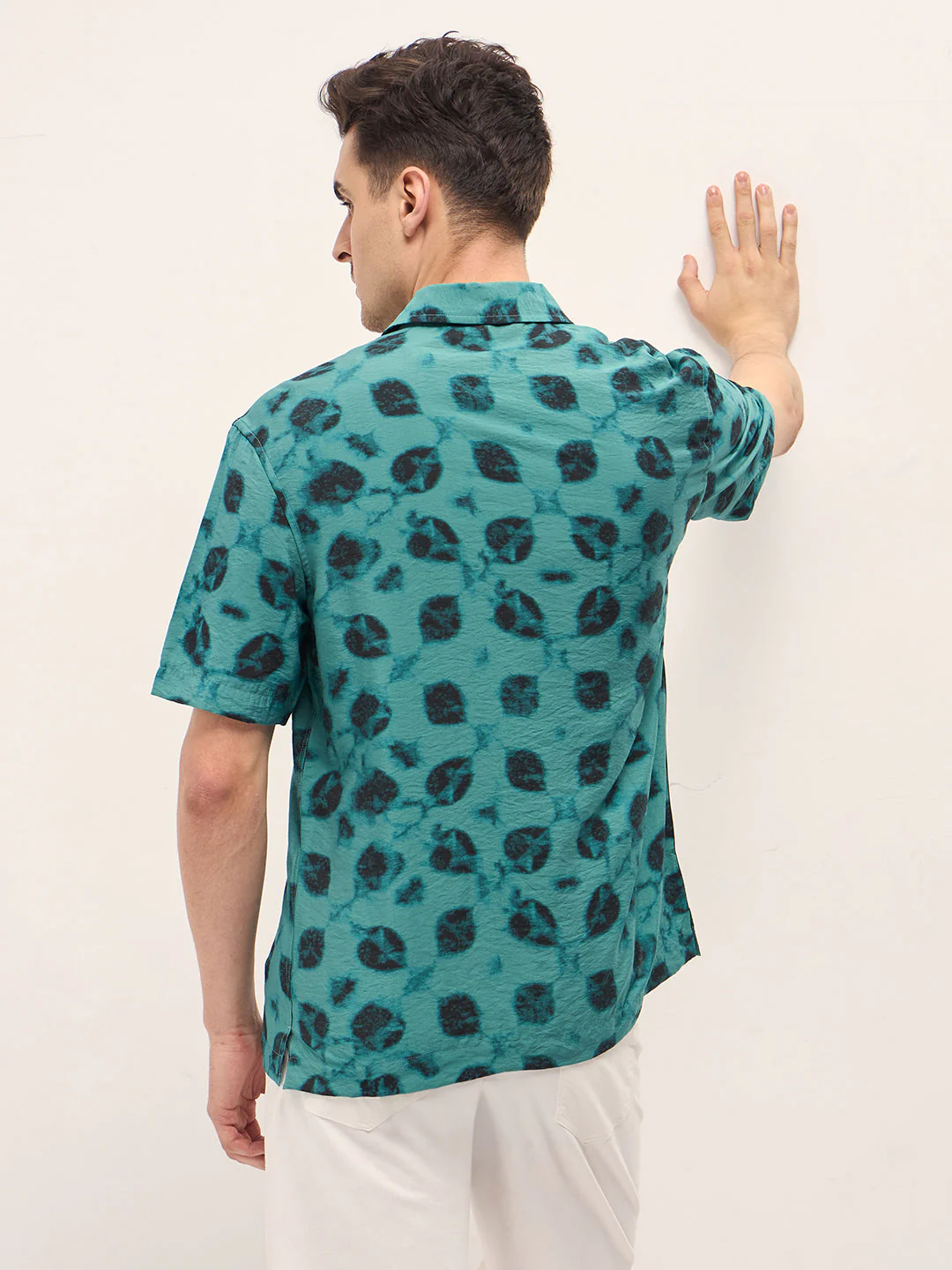 Men Blue Digital Print Relax Fit Casual Shirt - Image 2