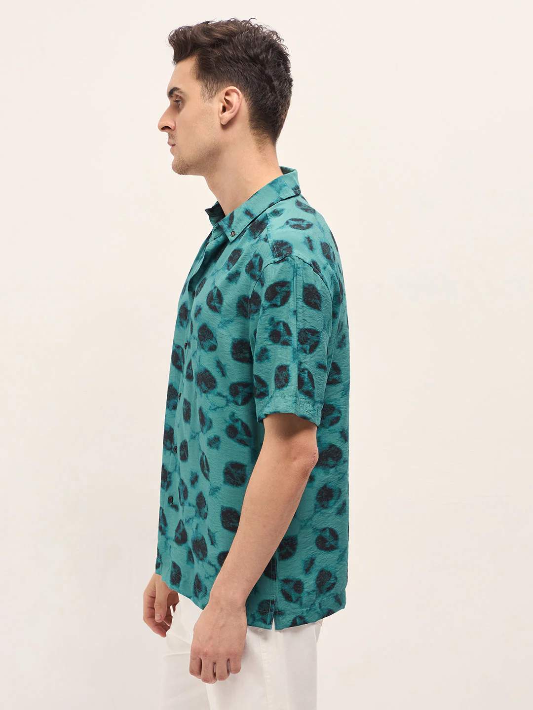 Men Blue Digital Print Relax Fit Casual Shirt - Image 3