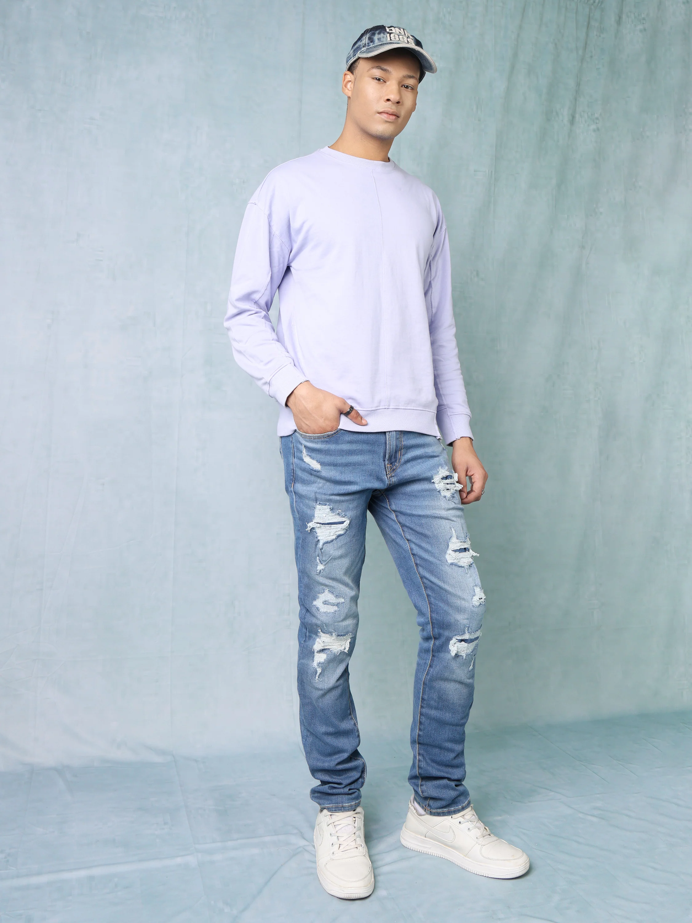 Men Blue Distressed Jeans - Image 2