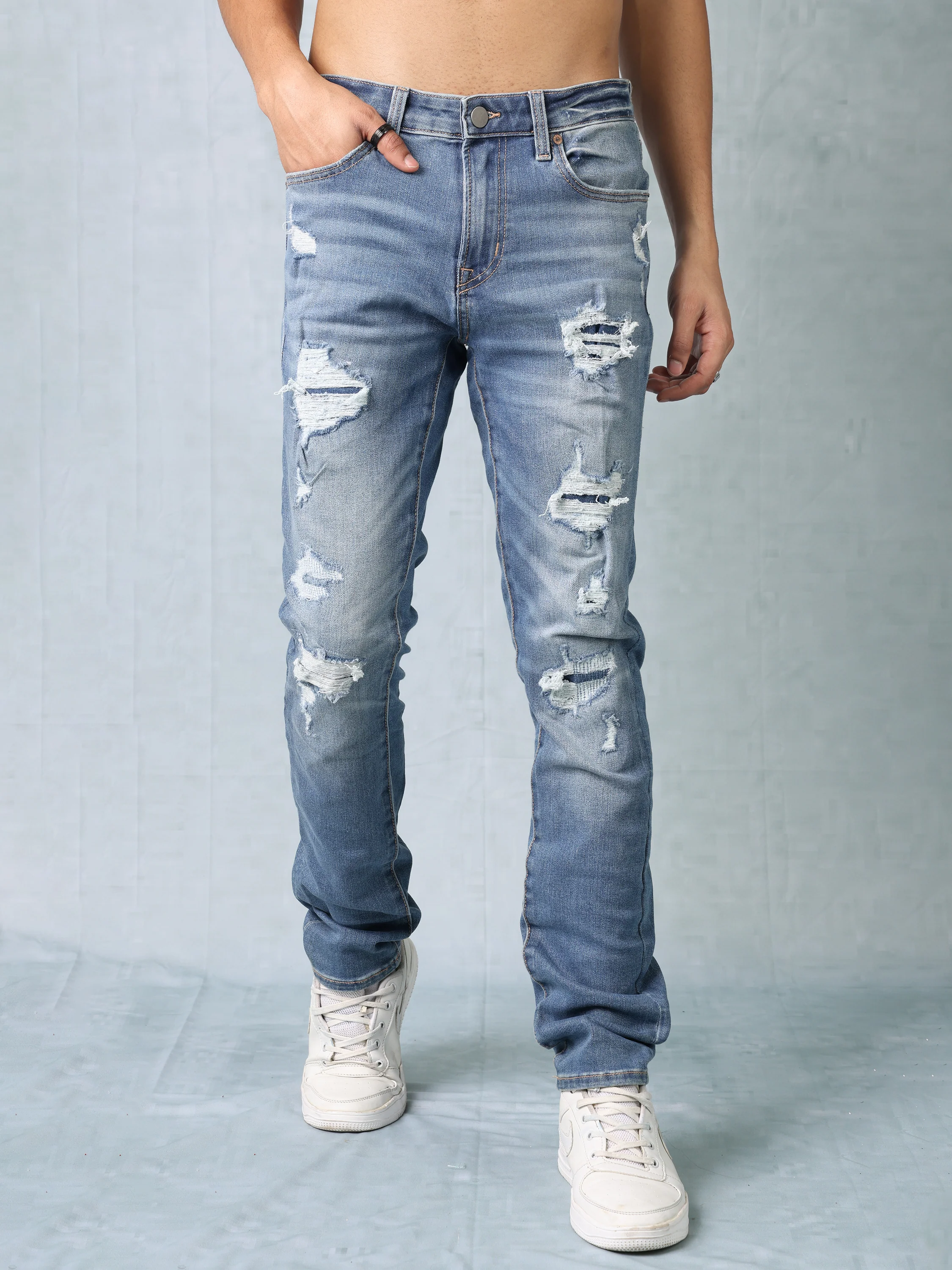 Men Blue Distressed Jeans - Image 3