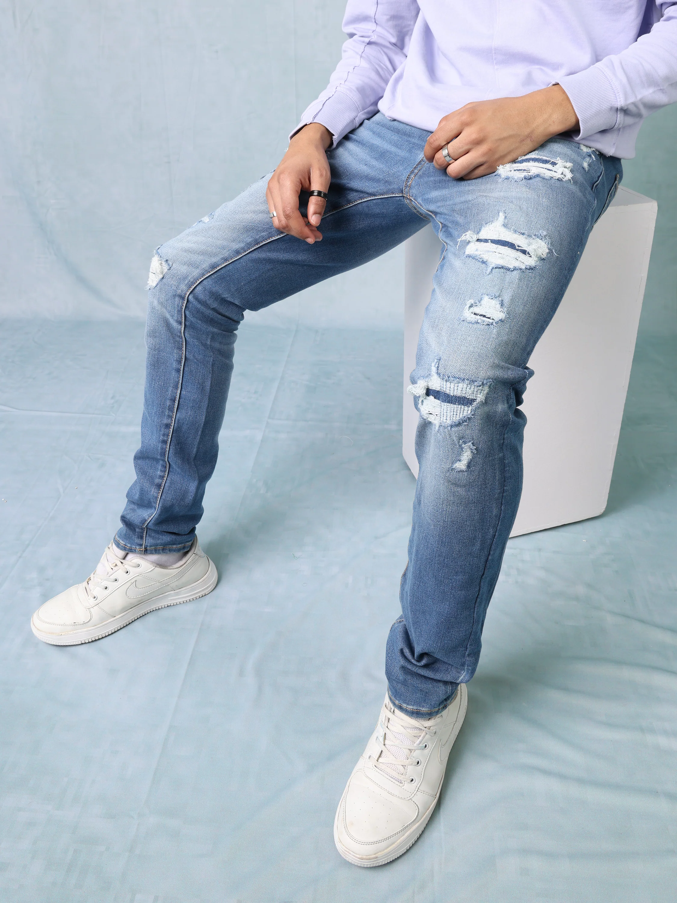 Men Blue Distressed Jeans - Image 5