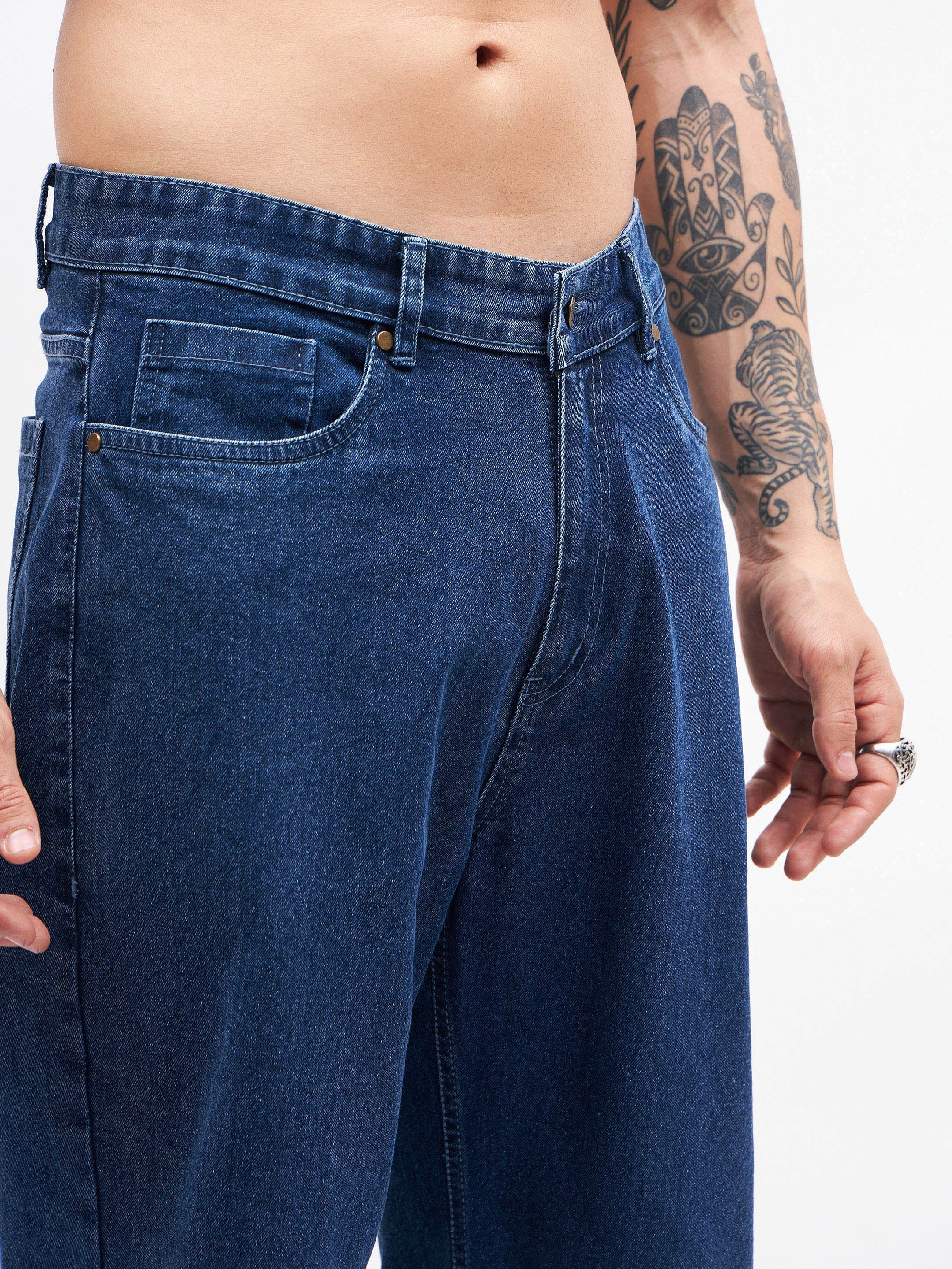 Men Blue Knee Slit Relax Fit Jeans - Image 3