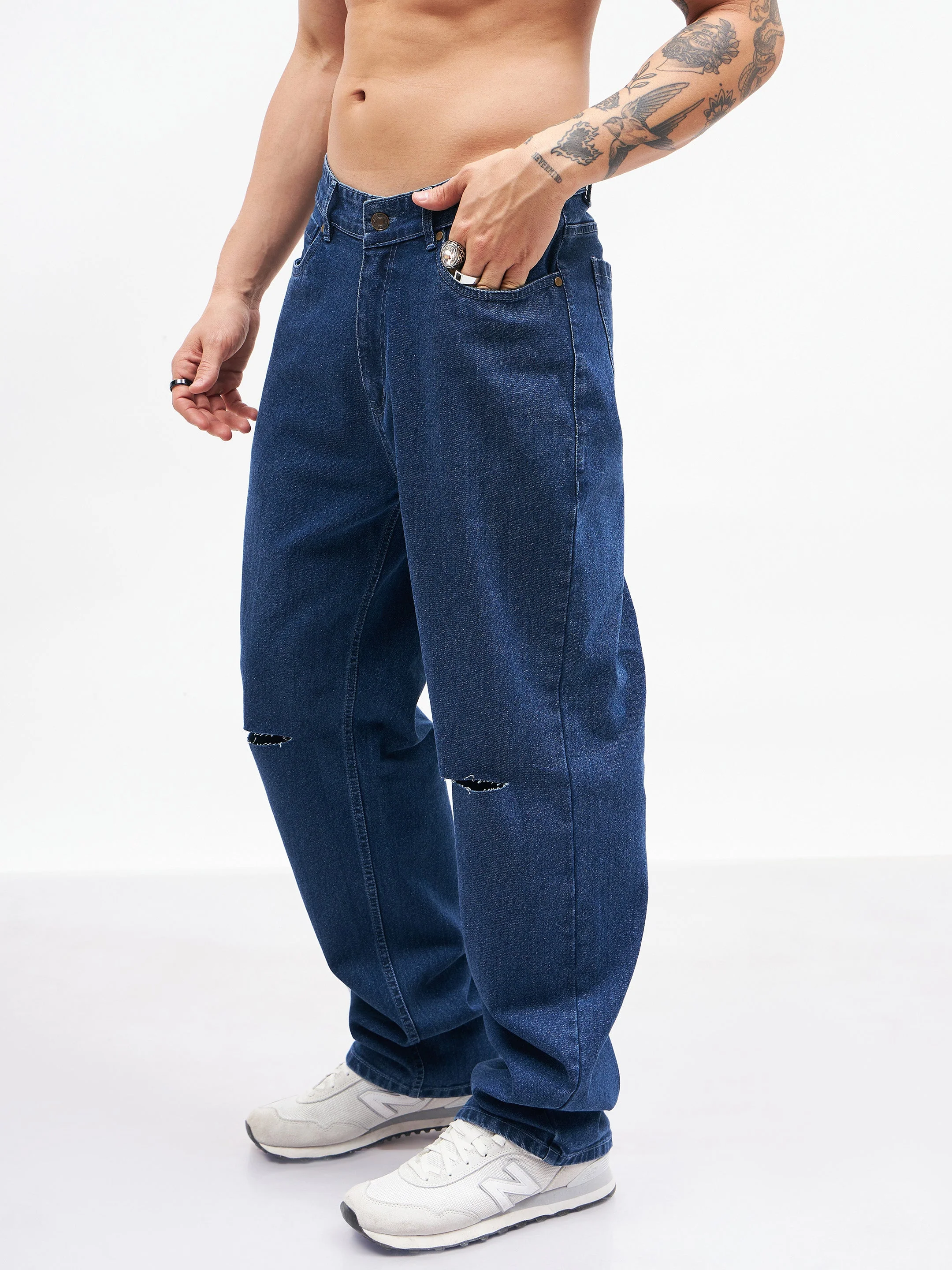Men Blue Knee Slit Relax Fit Jeans - Image 4