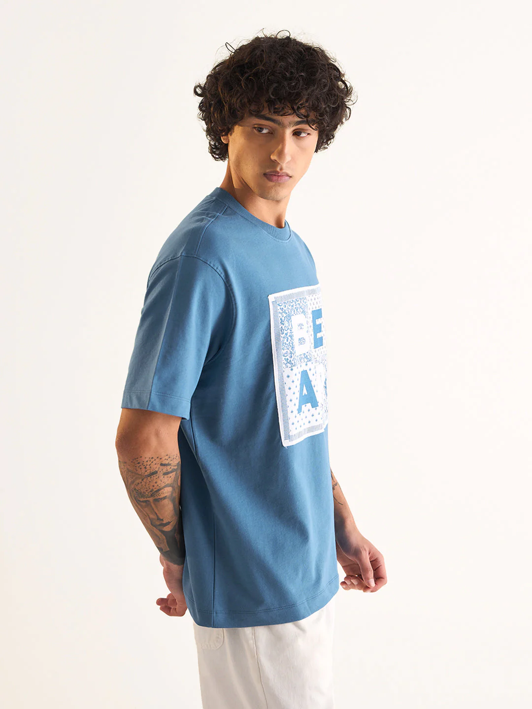 Men Blue Oversize Patchwork Graphic Print Crew Neck T-shirt - Image 3