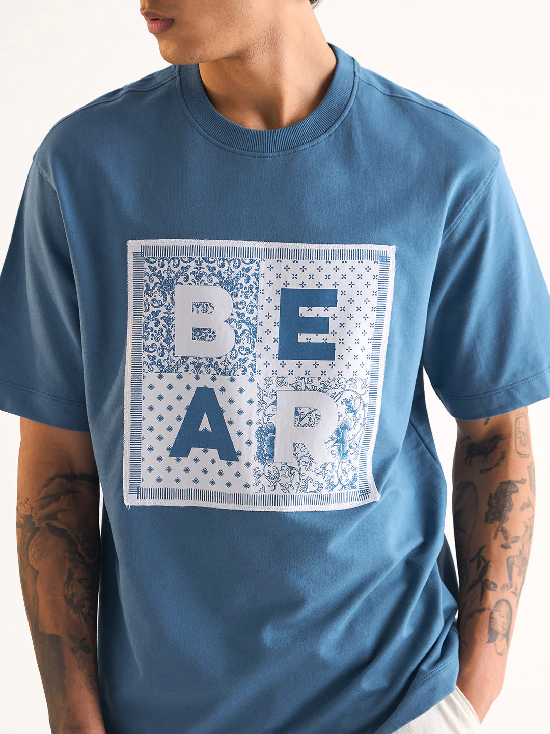 Men Blue Oversize Patchwork Graphic Print Crew Neck T-shirt - Image 5