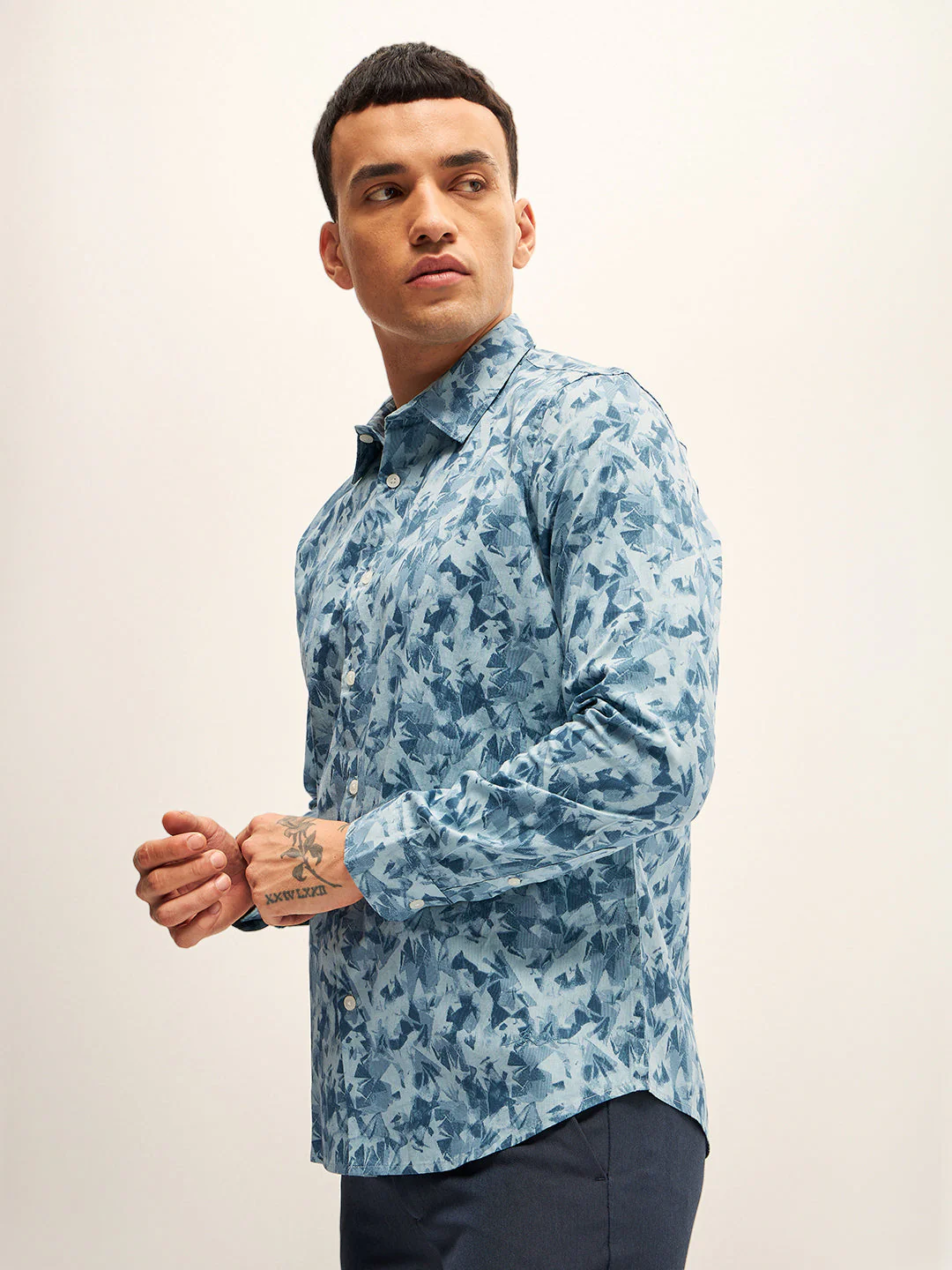 Men Blue Printed Slim Fit Casual Shirt - Image 3