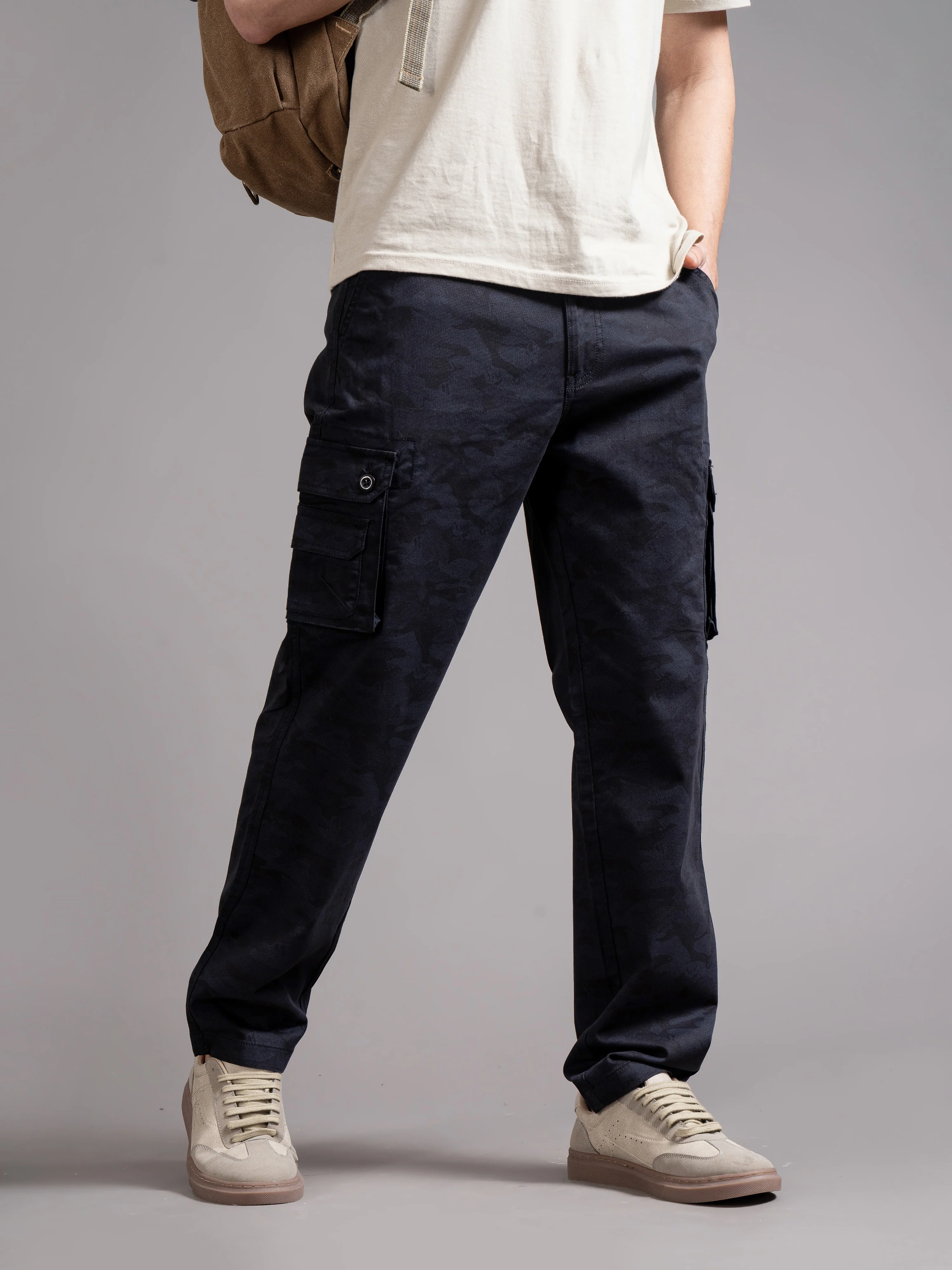 Men Blue Relaxed Fit Cargo Trouser - Image 3