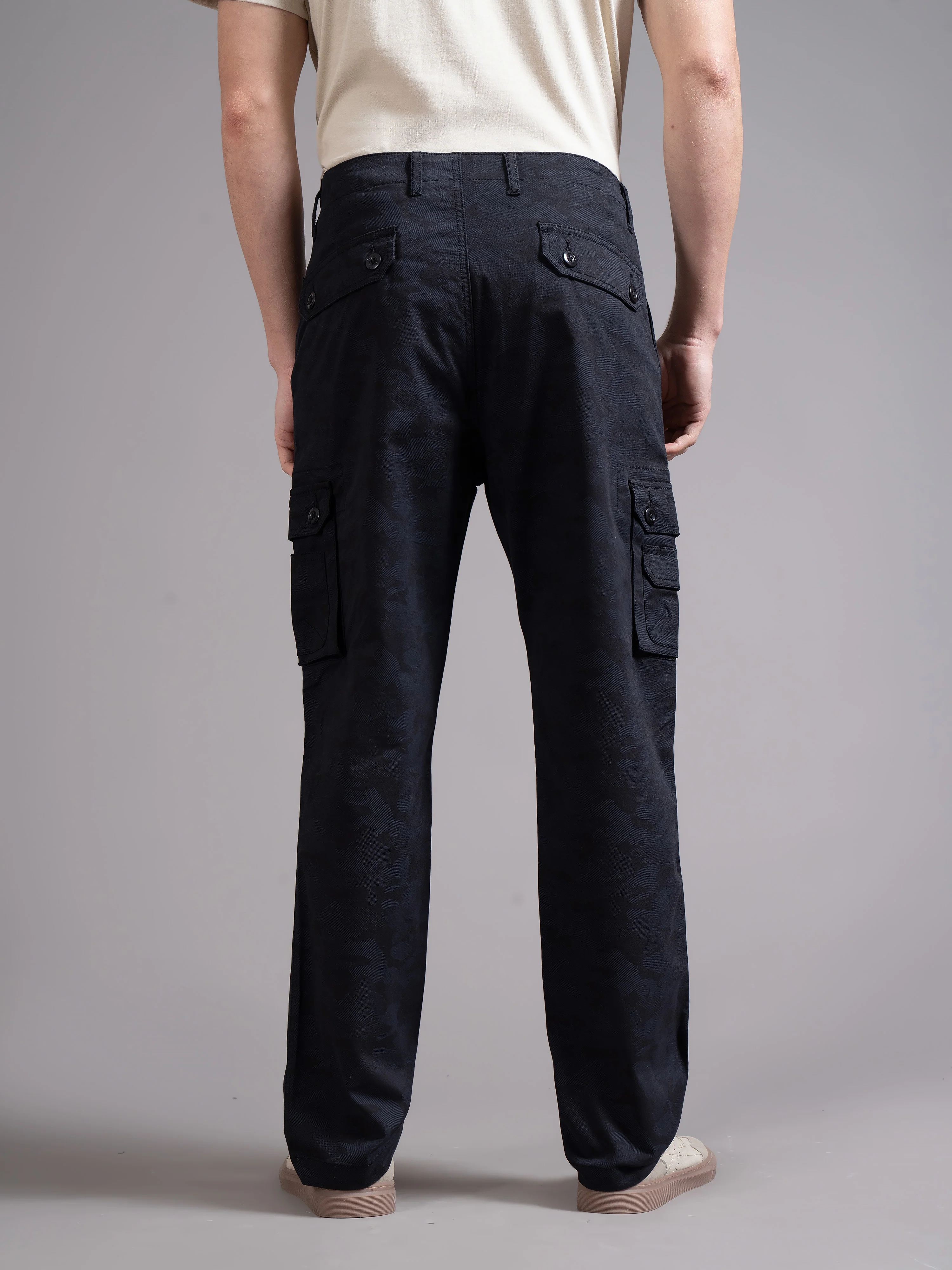 Men Blue Relaxed Fit Cargo Trouser - Image 4