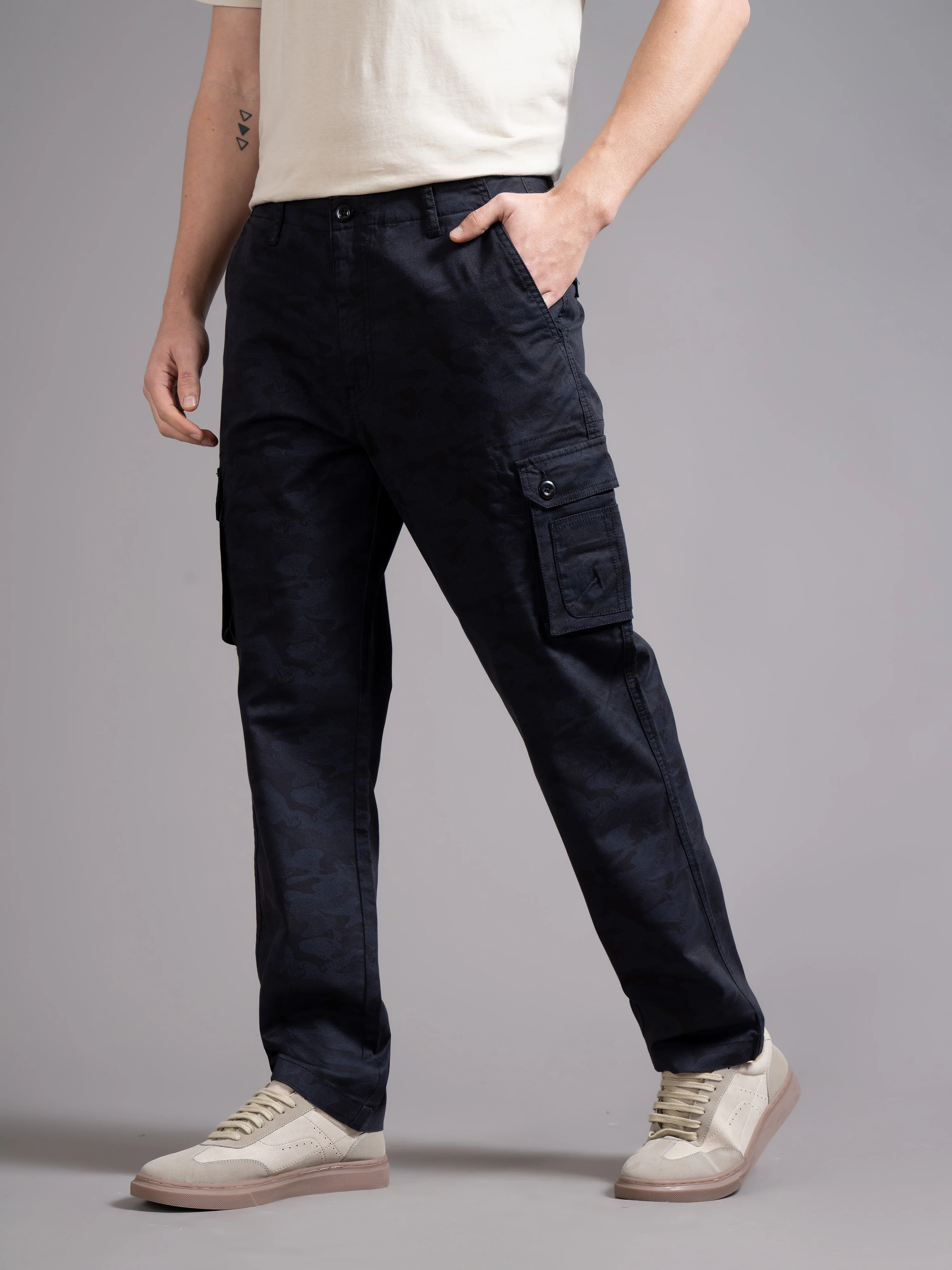 Men Blue Relaxed Fit Cargo Trouser - Image 5