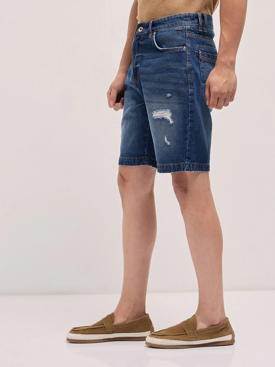 Men Blue Relaxed Fit Denim Shorts - Image 3
