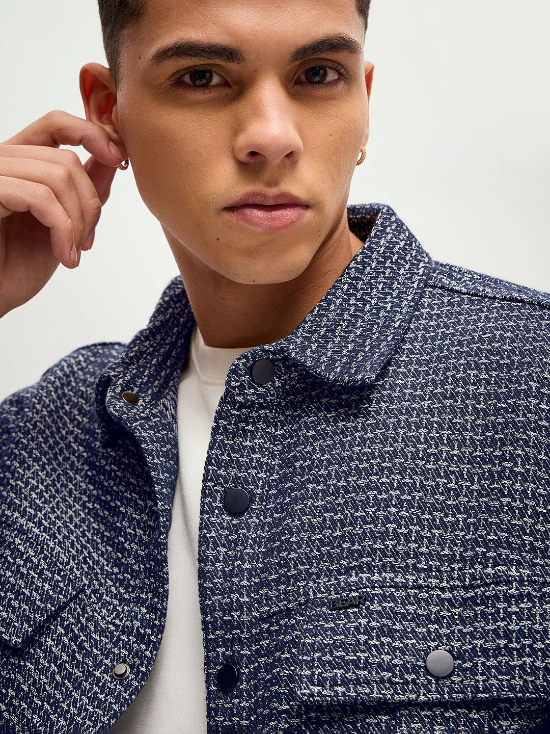 Men Blue Self Deign Regular Fit Denim Jacket - Image 2