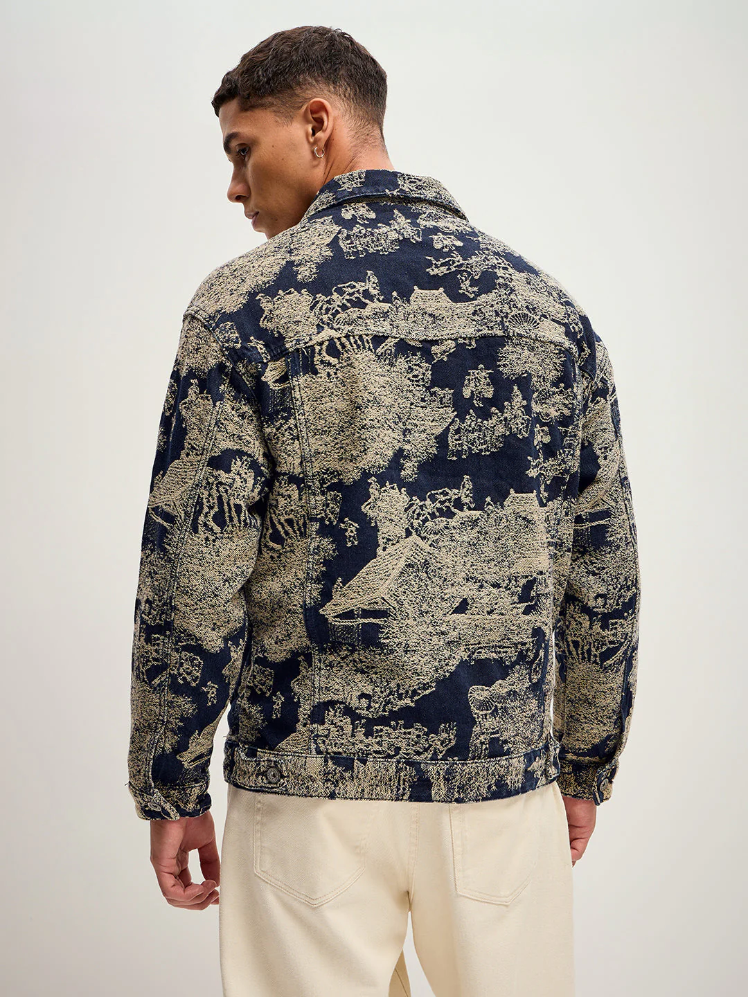 Men Blue Self Design Regular Fit Classic Denim Jacket - Image 2