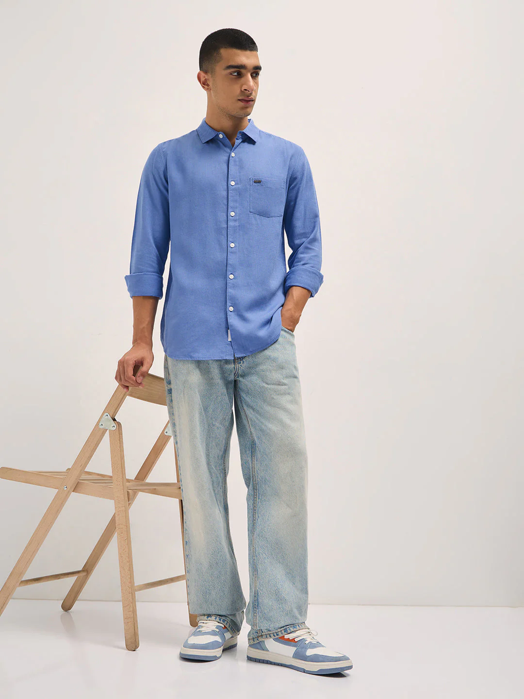 Men Blue Solid Lyocell Slim Fit Casual Shirt - Image 4