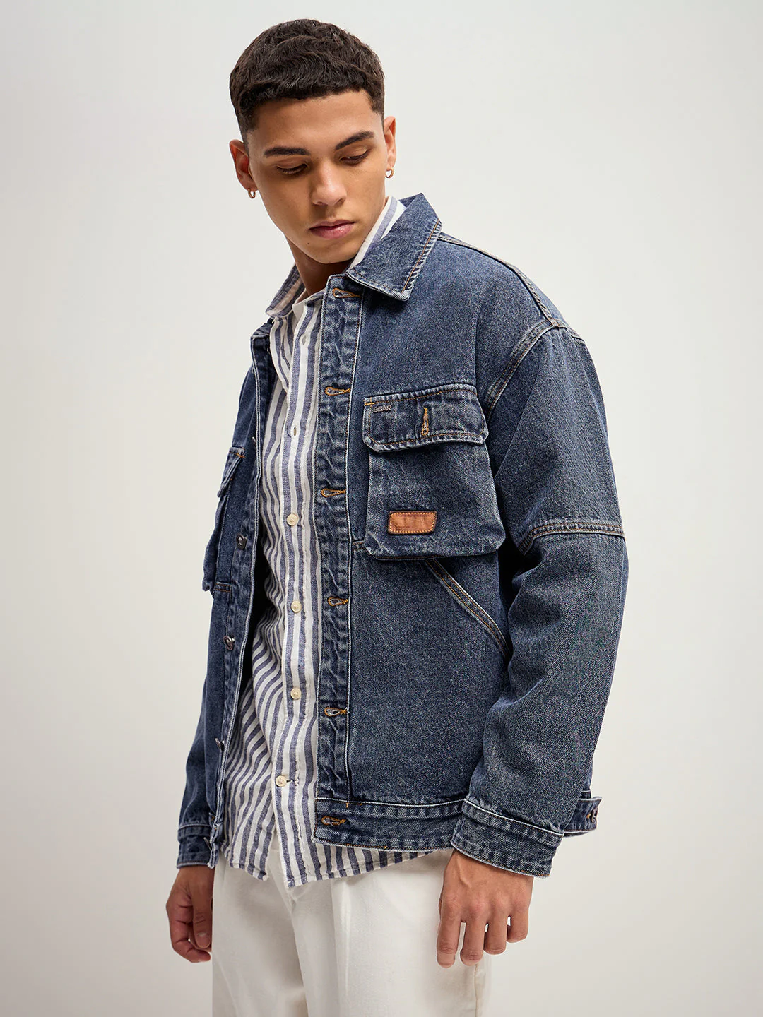 Men Blue Solid Regular Fit Denim Jacket - Image 3