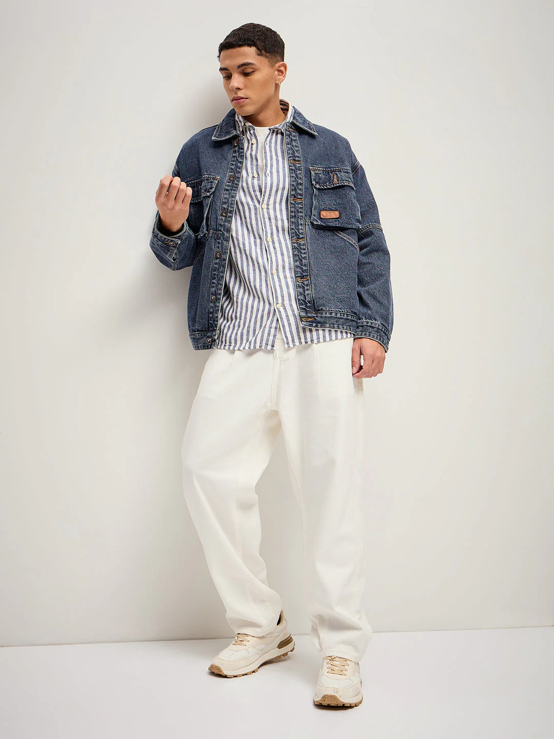 Men Blue Solid Regular Fit Denim Jacket - Image 4