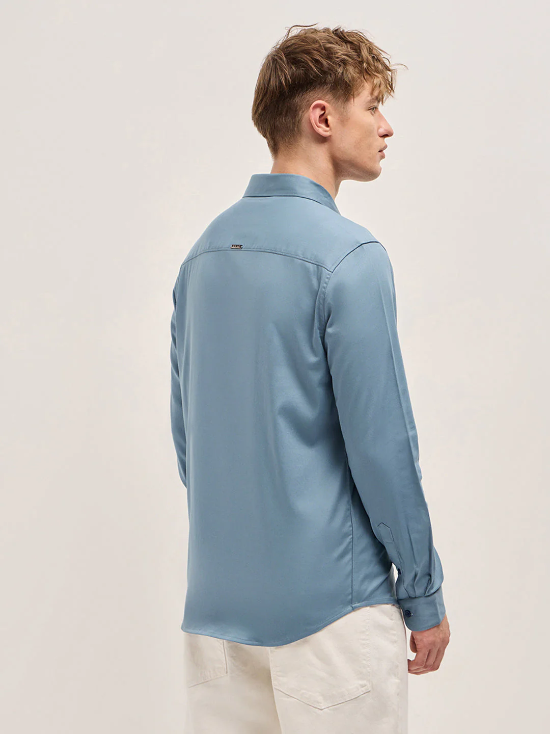 Men Blue Solid Slim Fit Casual Shirt - Image 2
