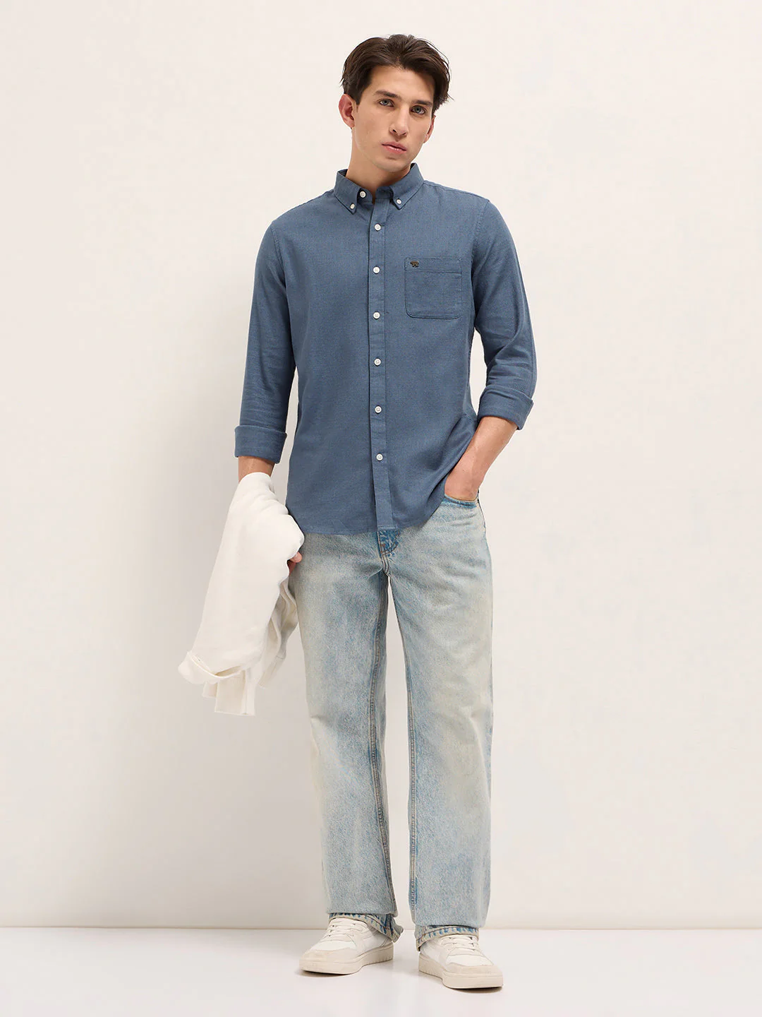 Men Blue Solid Slim Fit Cotton Casual Shirt - Image 4