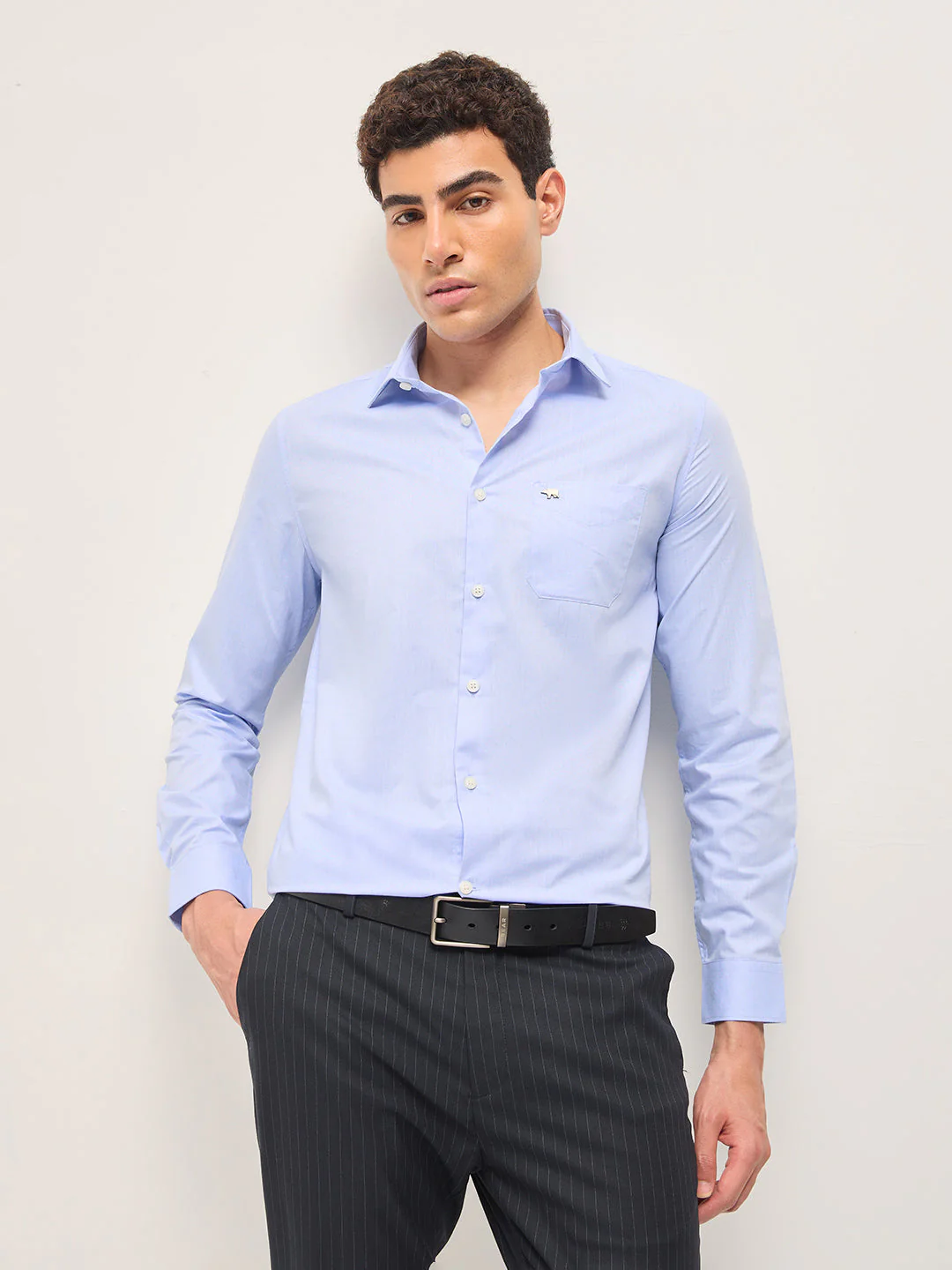 Men Blue Solid Tailored Fit Polyester Blend Formal Shirt
