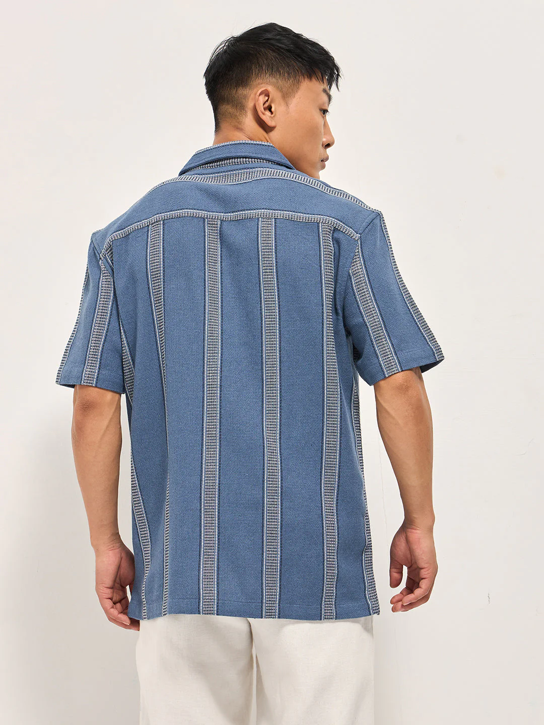 Men Blue Textured Striped Regular Fit Casual Shirt - Image 2
