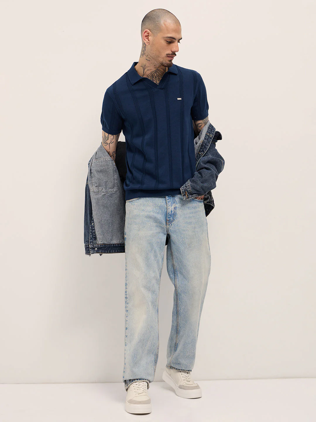 Men Blue Textured vertical knit stripes Slim Fit Polo - Image 4
