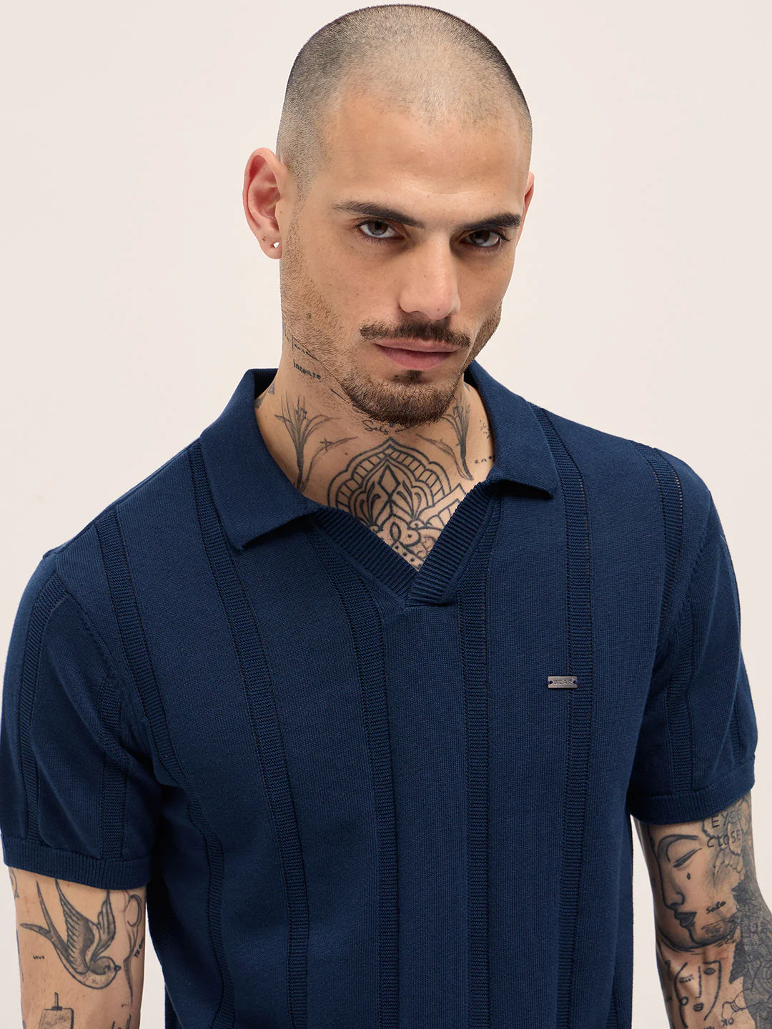 Men Blue Textured vertical knit stripes Slim Fit Polo - Image 5
