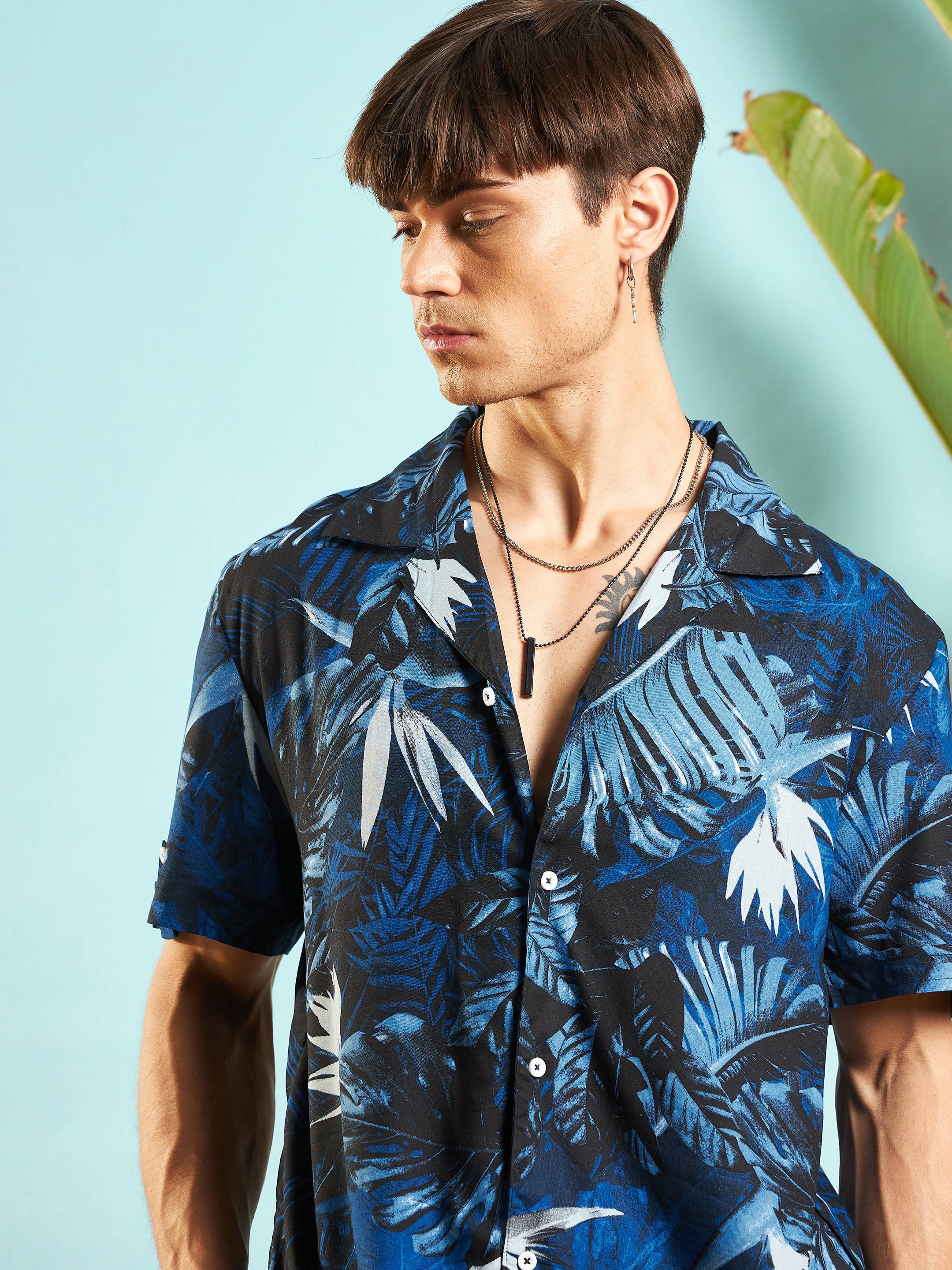 Men Blue Tropical Print Rollup Sleeves Relax Fit Shirt - Image 4