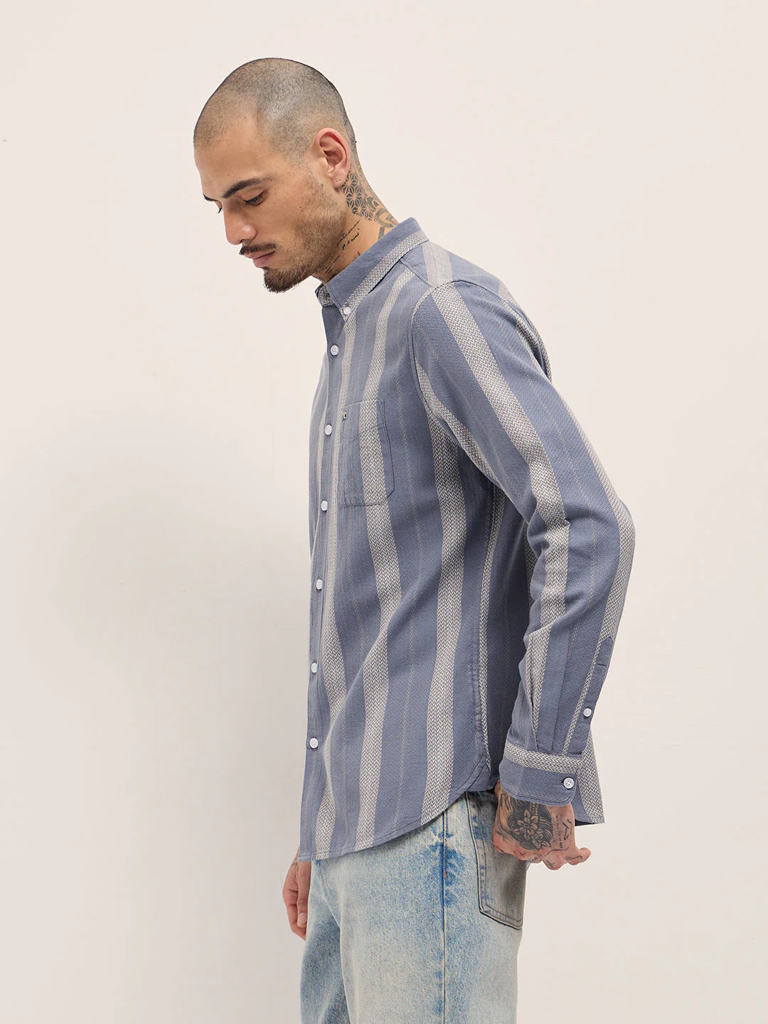 Men Blue Vertical Stripes Slim Fit Casual Shirt - Image 3