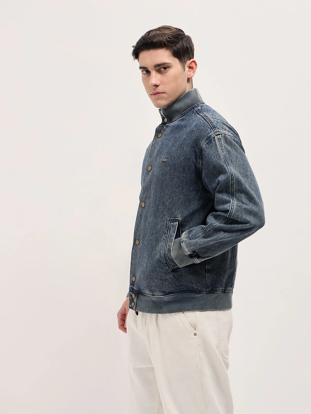 Men Blue Wash Regular Fit Denim Jacket - Image 3