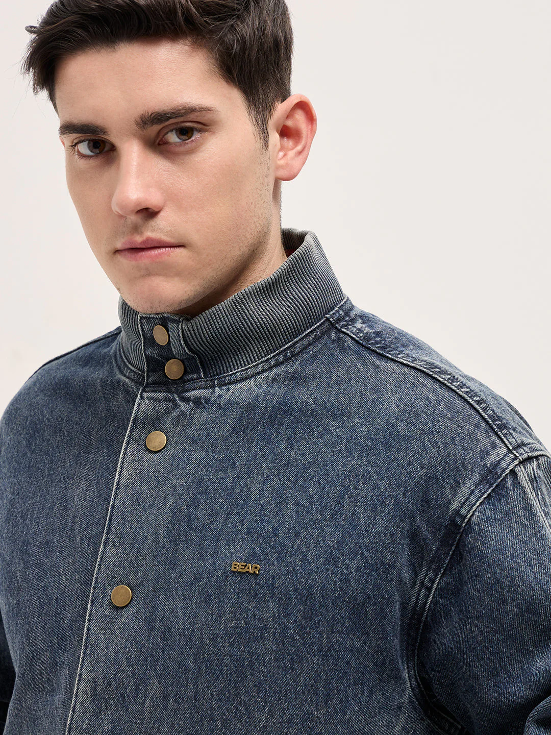 Men Blue Wash Regular Fit Denim Jacket - Image 5
