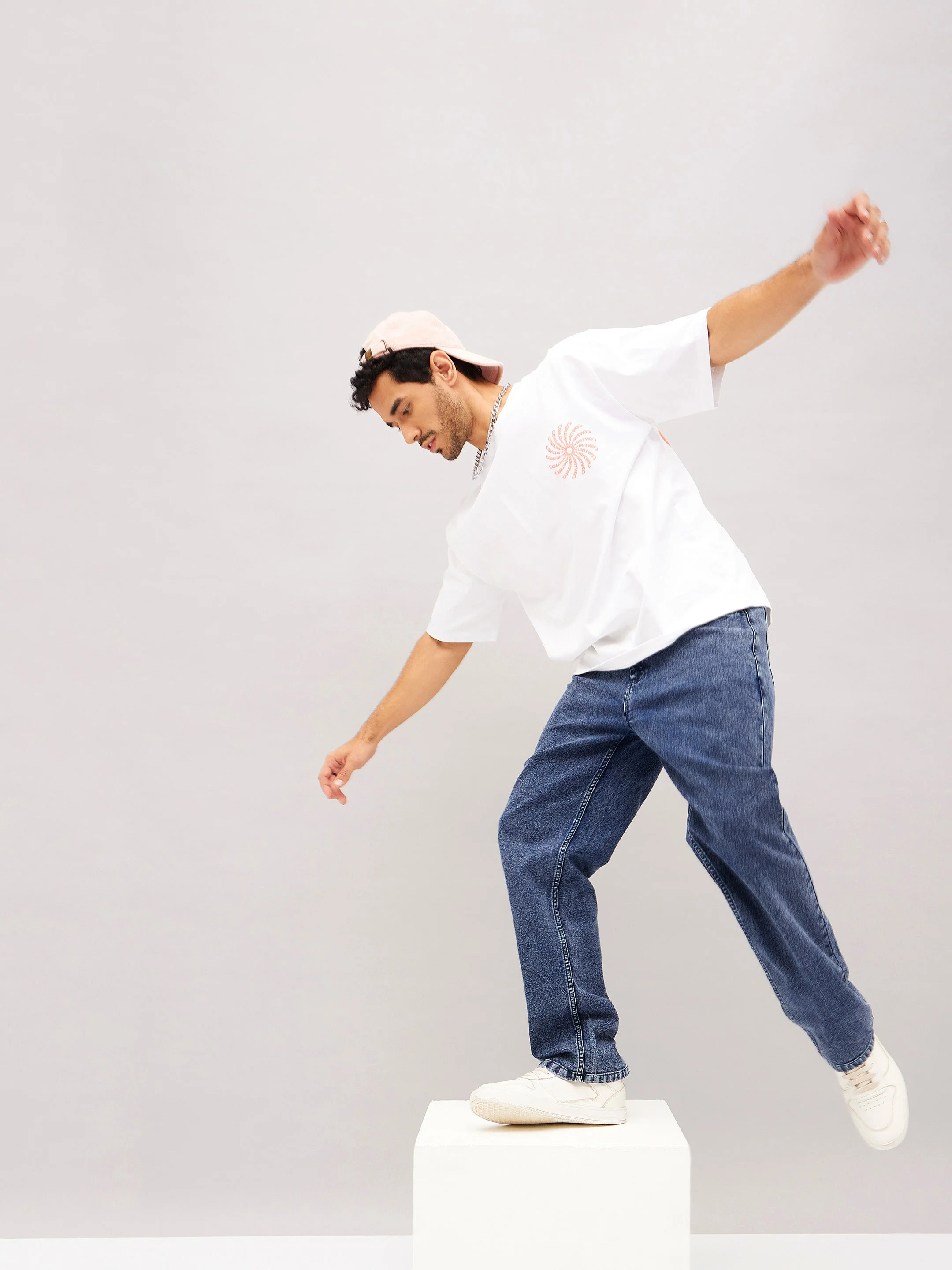 Men Blue Washed Basic Relax Fit Jeans - Image 6