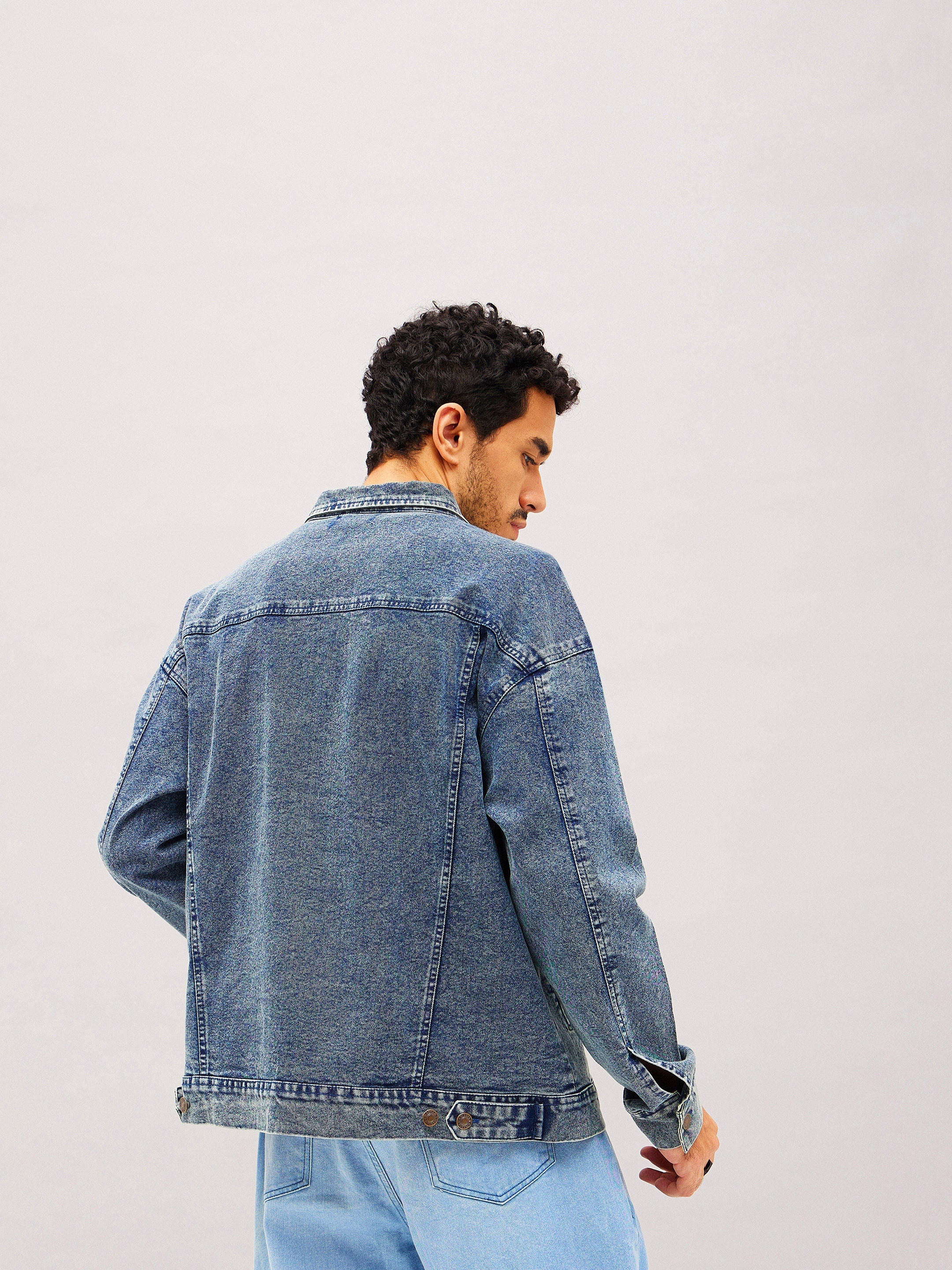 Men Blue Washed Relax Fit Denim Jacket - Image 2