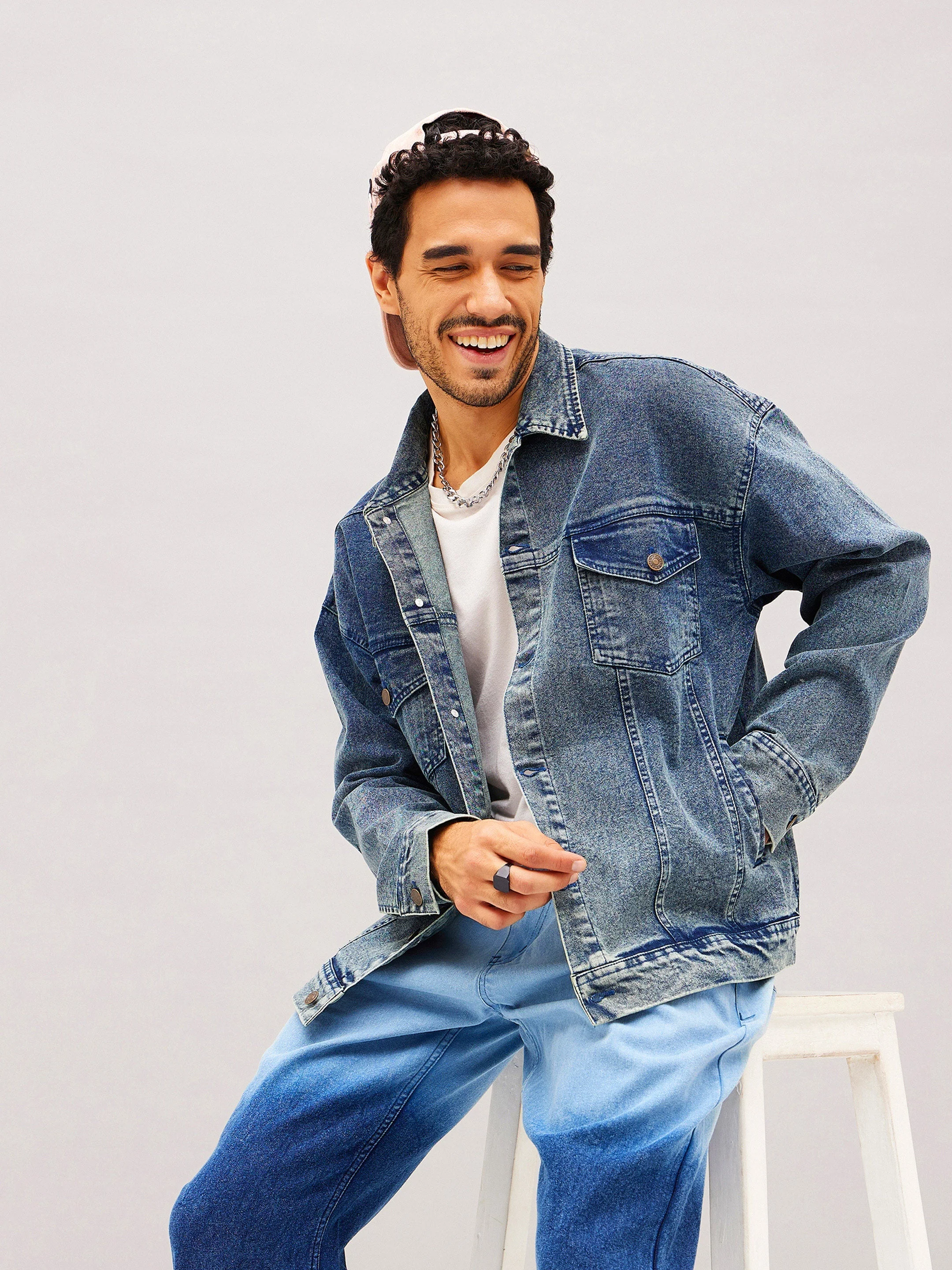 Men Blue Washed Relax Fit Denim Jacket - Image 4