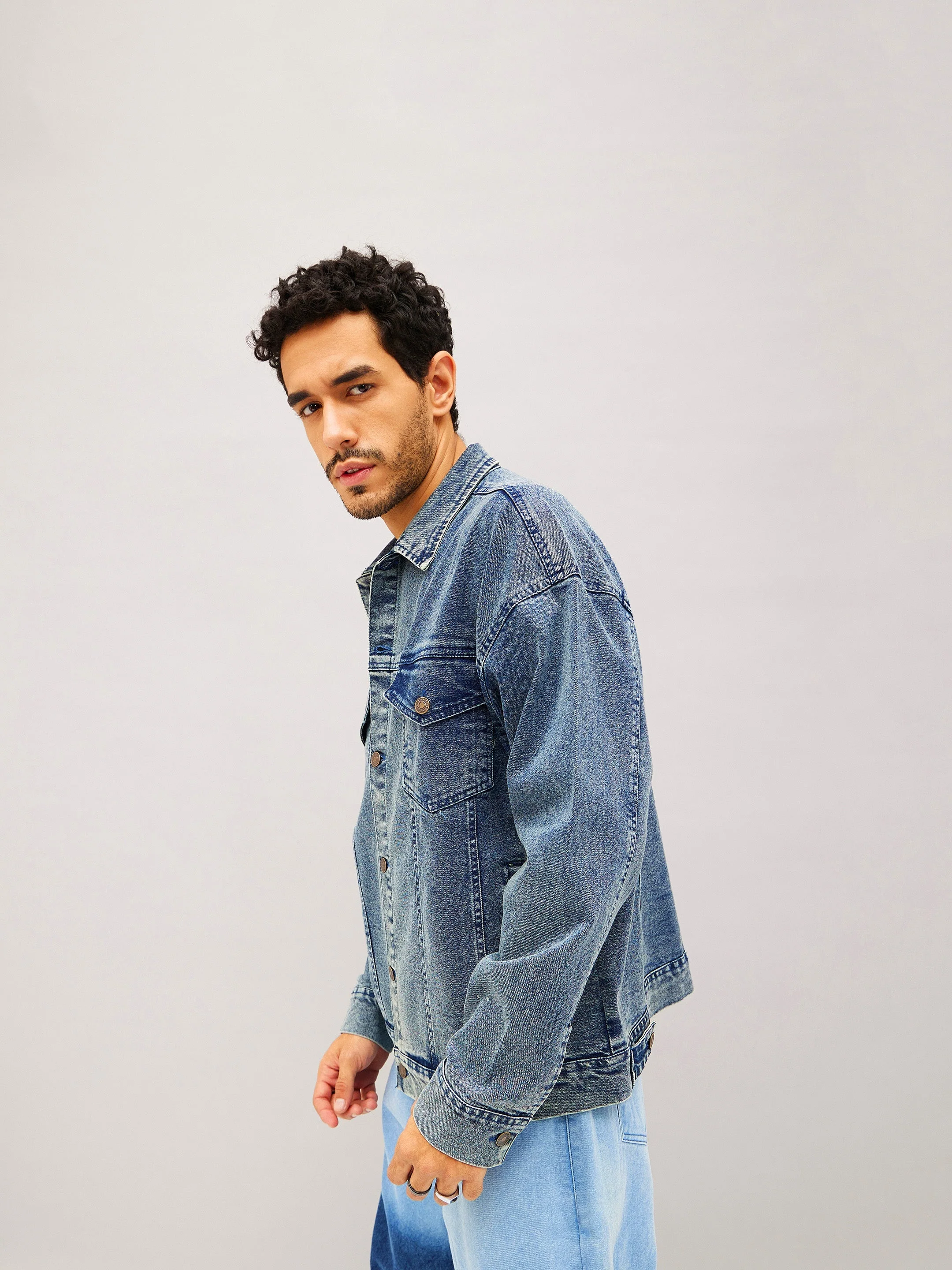 Men Blue Washed Relax Fit Denim Jacket - Image 5