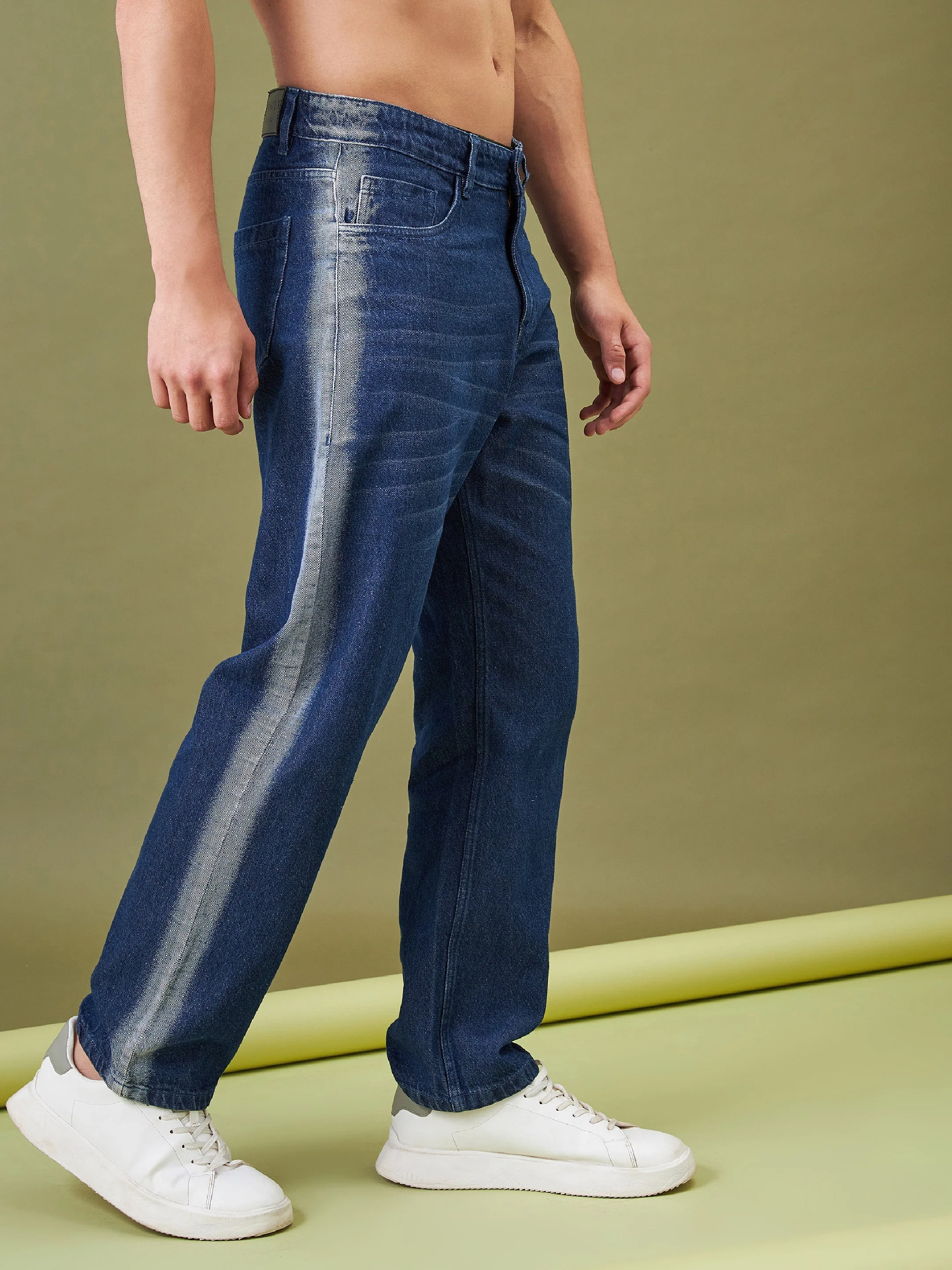 Men Blue Washed Relax Fit Jeans - Image 3