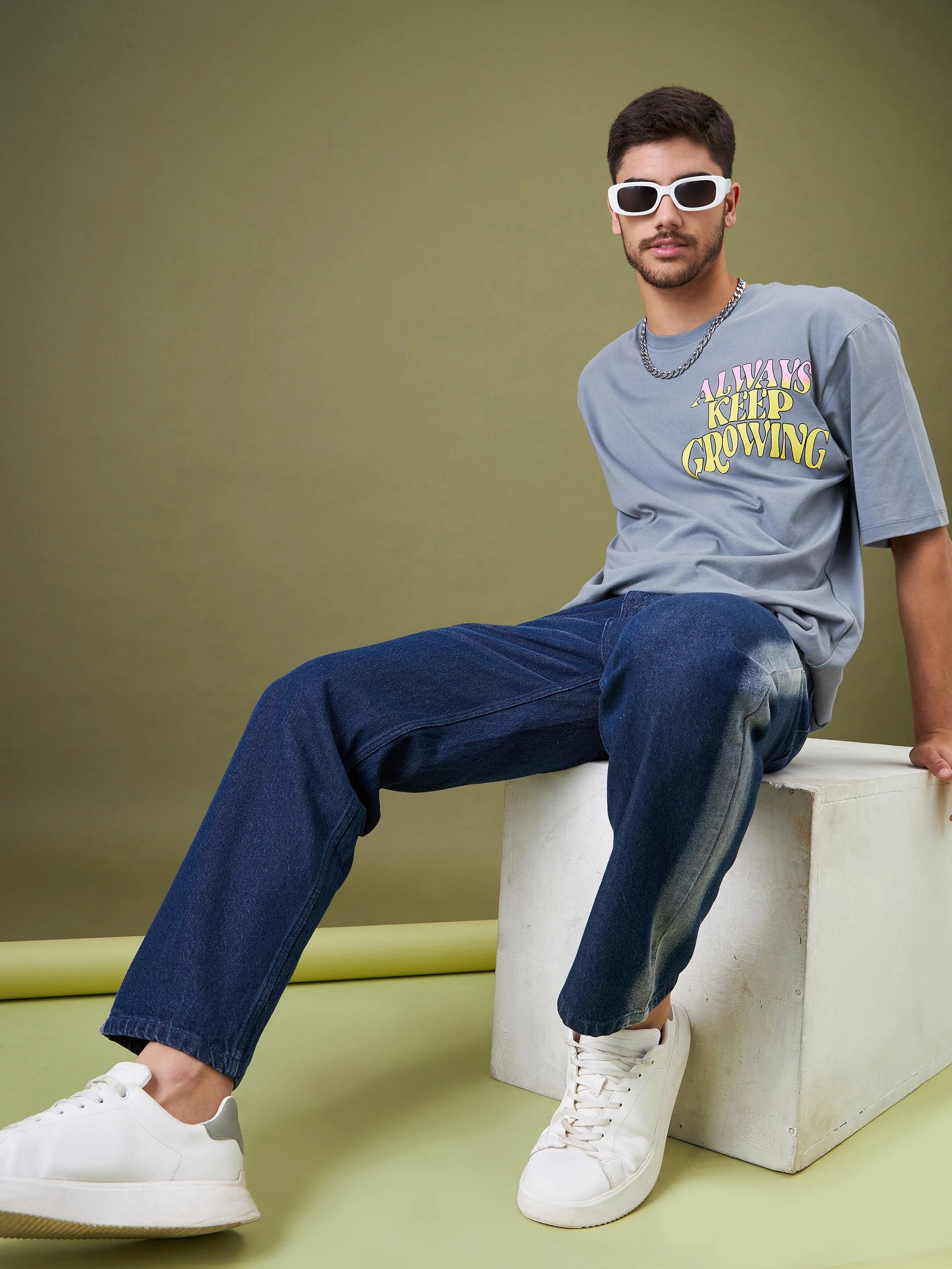 Men Blue Washed Relax Fit Jeans - Image 5