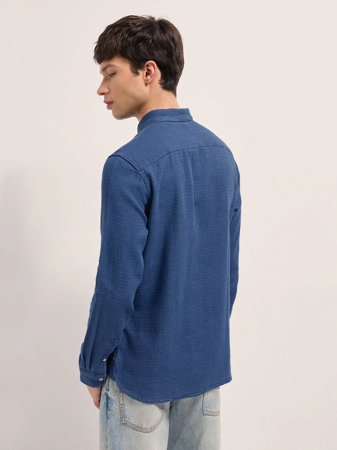 Men Blue Woven Textured Denim Slim Fit Casual Shirt - Image 2
