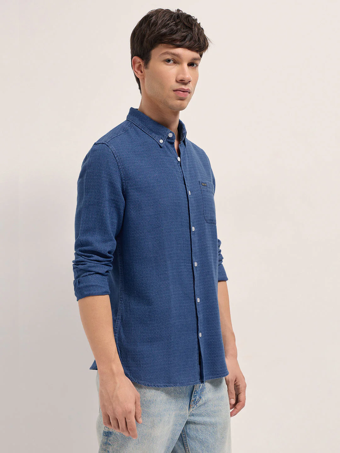 Men Blue Woven Textured Denim Slim Fit Casual Shirt - Image 3