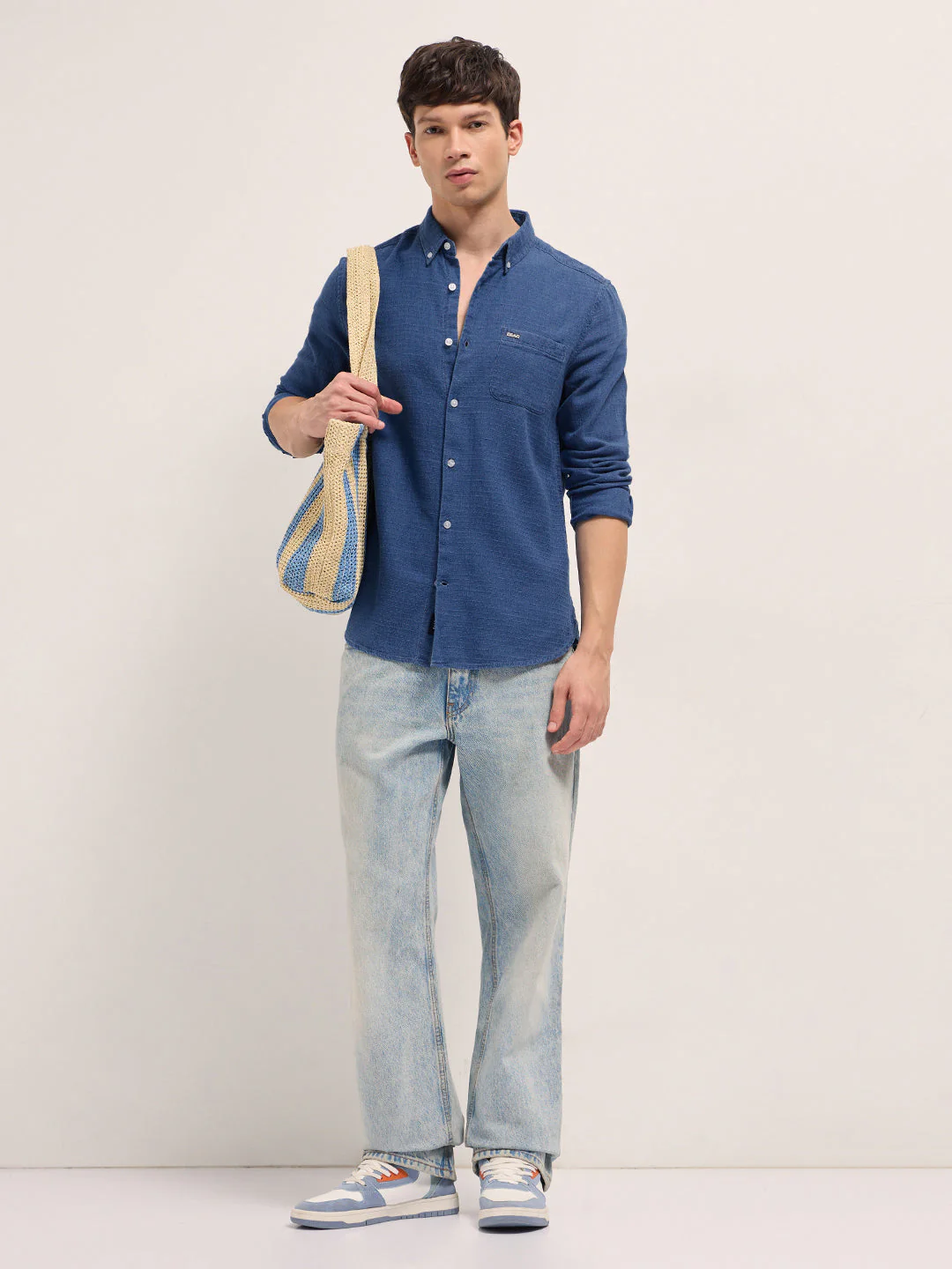 Men Blue Woven Textured Denim Slim Fit Casual Shirt - Image 4