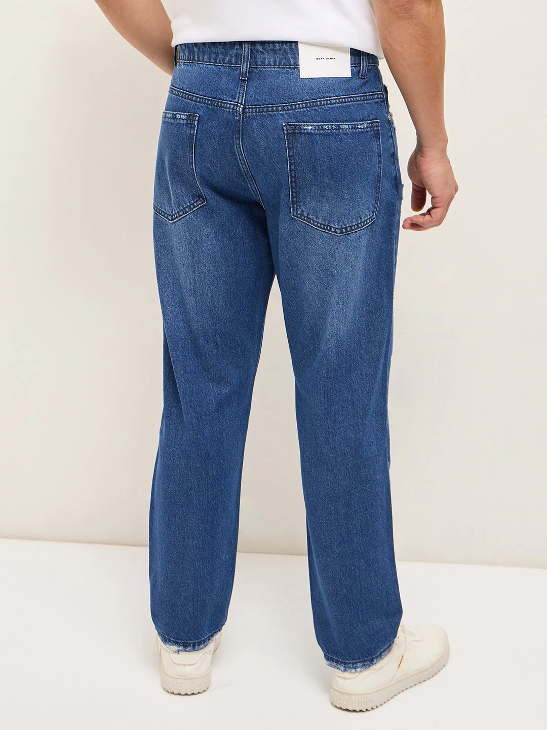 Men BlueLight Fade Distressed Mid-Rise Relaxed Fit Jeans - Image 2