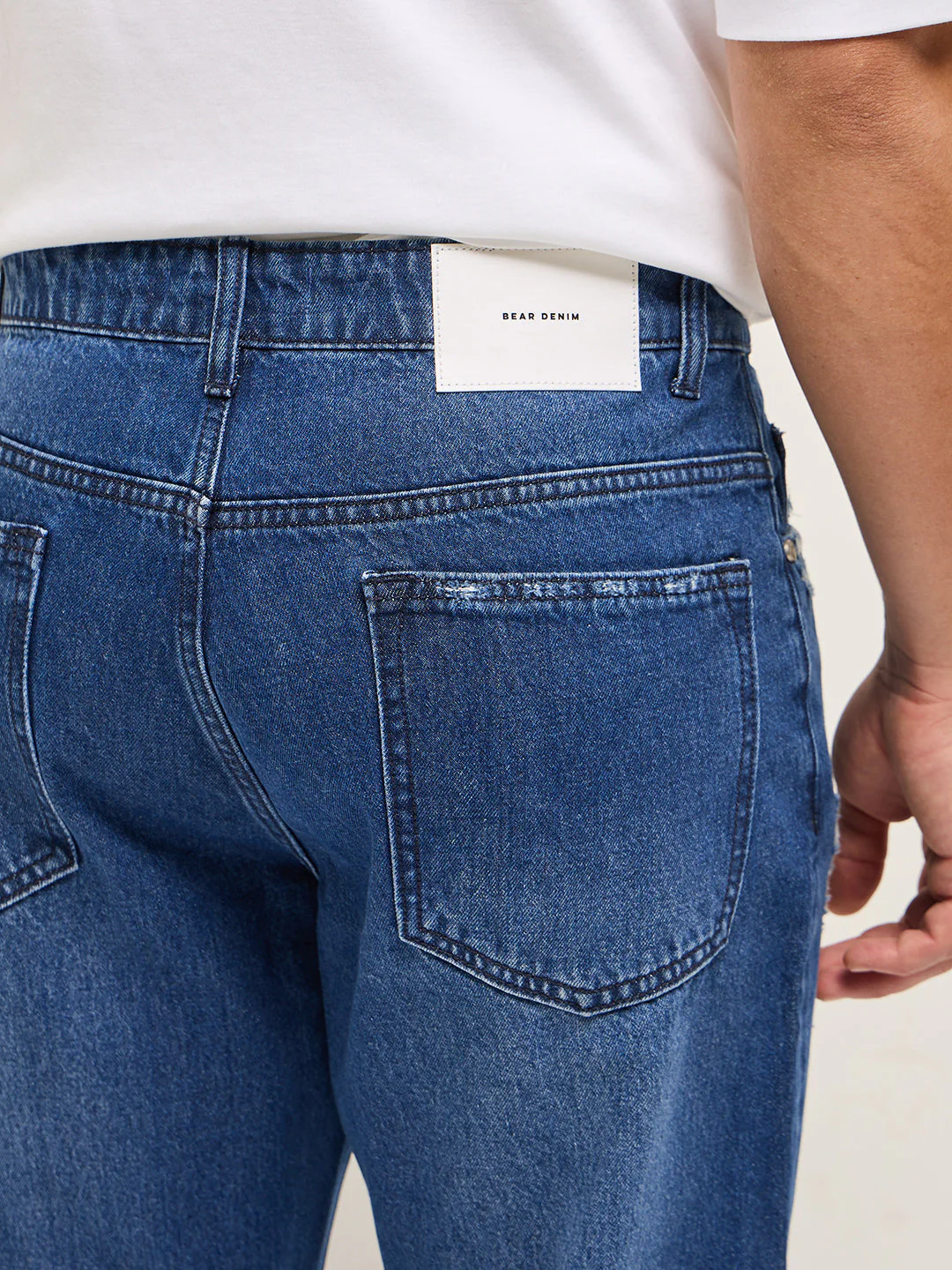 Men BlueLight Fade Distressed Mid-Rise Relaxed Fit Jeans - Image 6