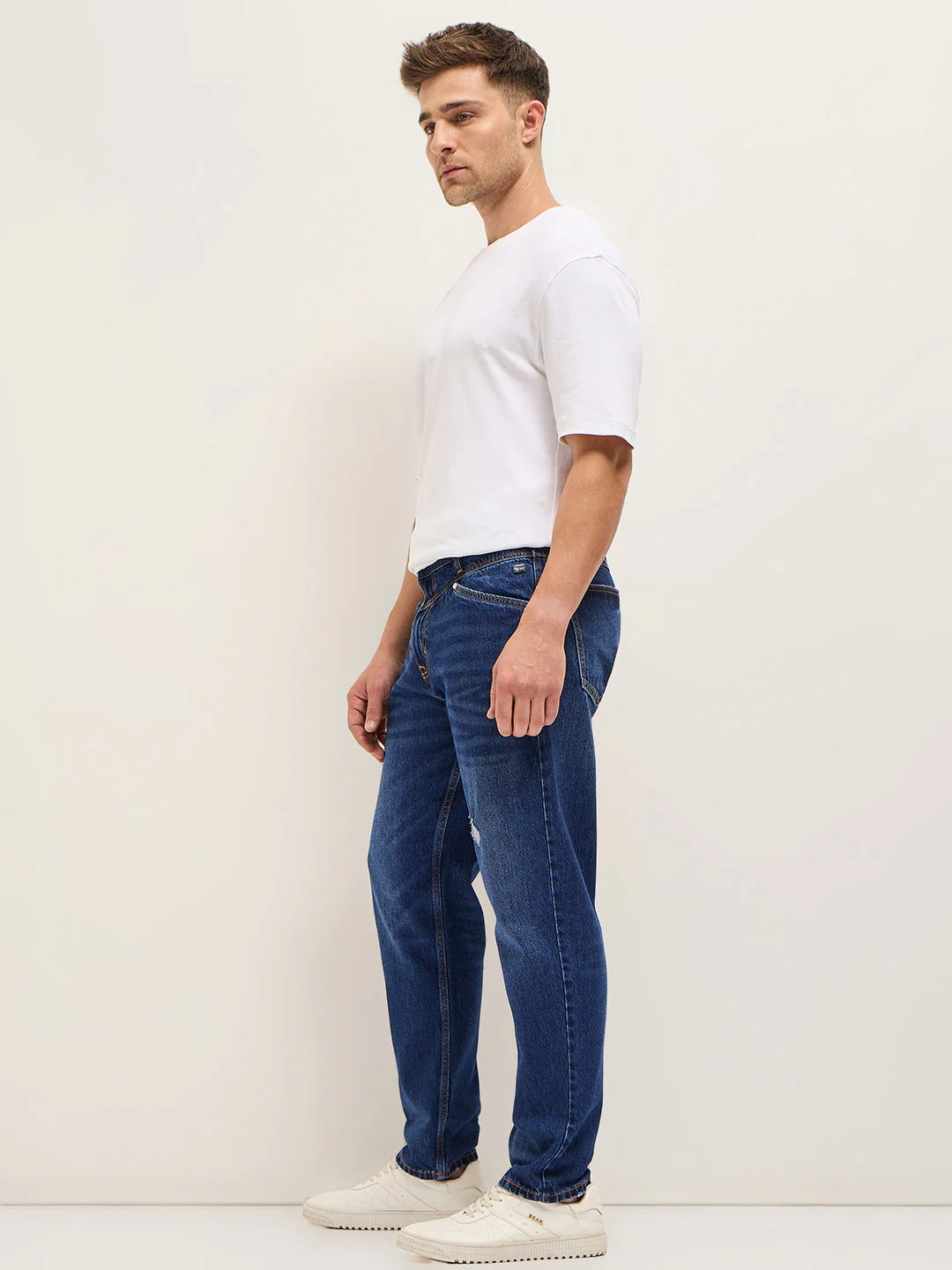 Men BlueLight Fade High Distressed Mid-Rise Relaxed Fit Jeans - Image 3
