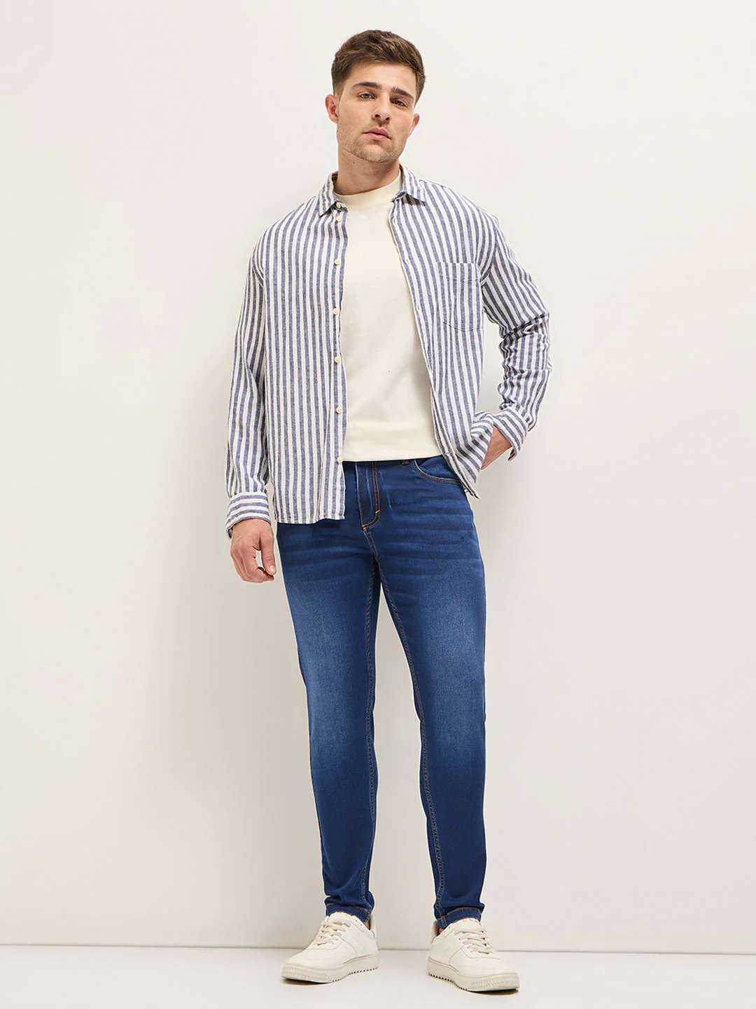 Men BlueLight Fade Mid-Rise Skinny Fit Jeans - Image 4