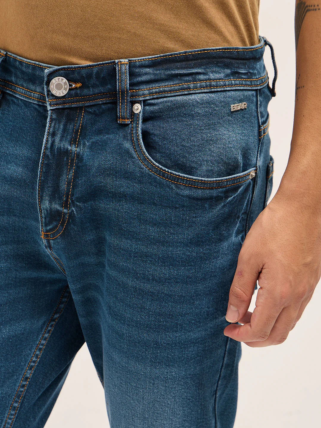 Men BlueLight Fade Mid-Rise Skinny Fit Jeans - Image 5