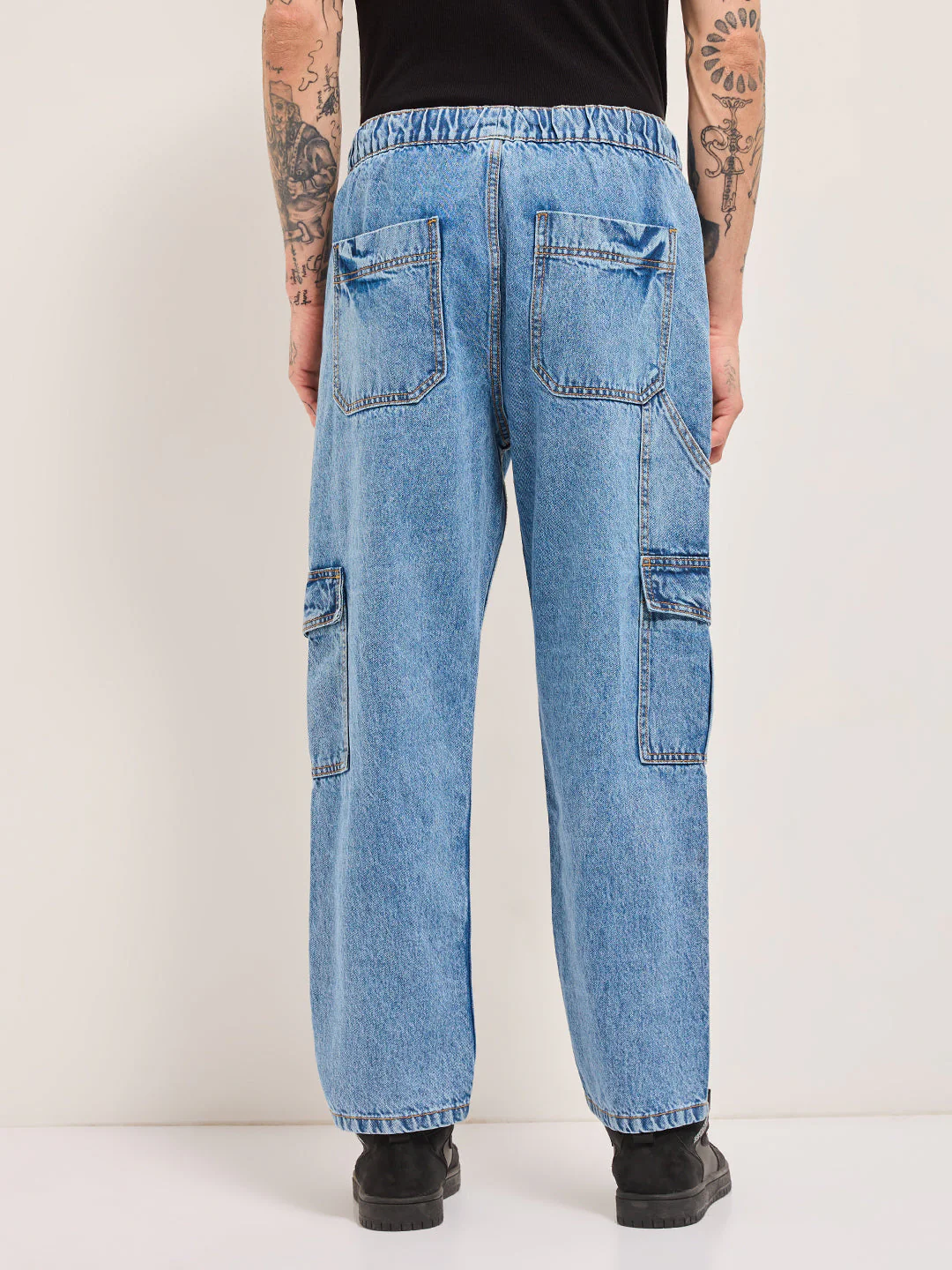 Men BlueMid Fade Mid-Rise Baggy Fit Cargo Jeans - Image 2