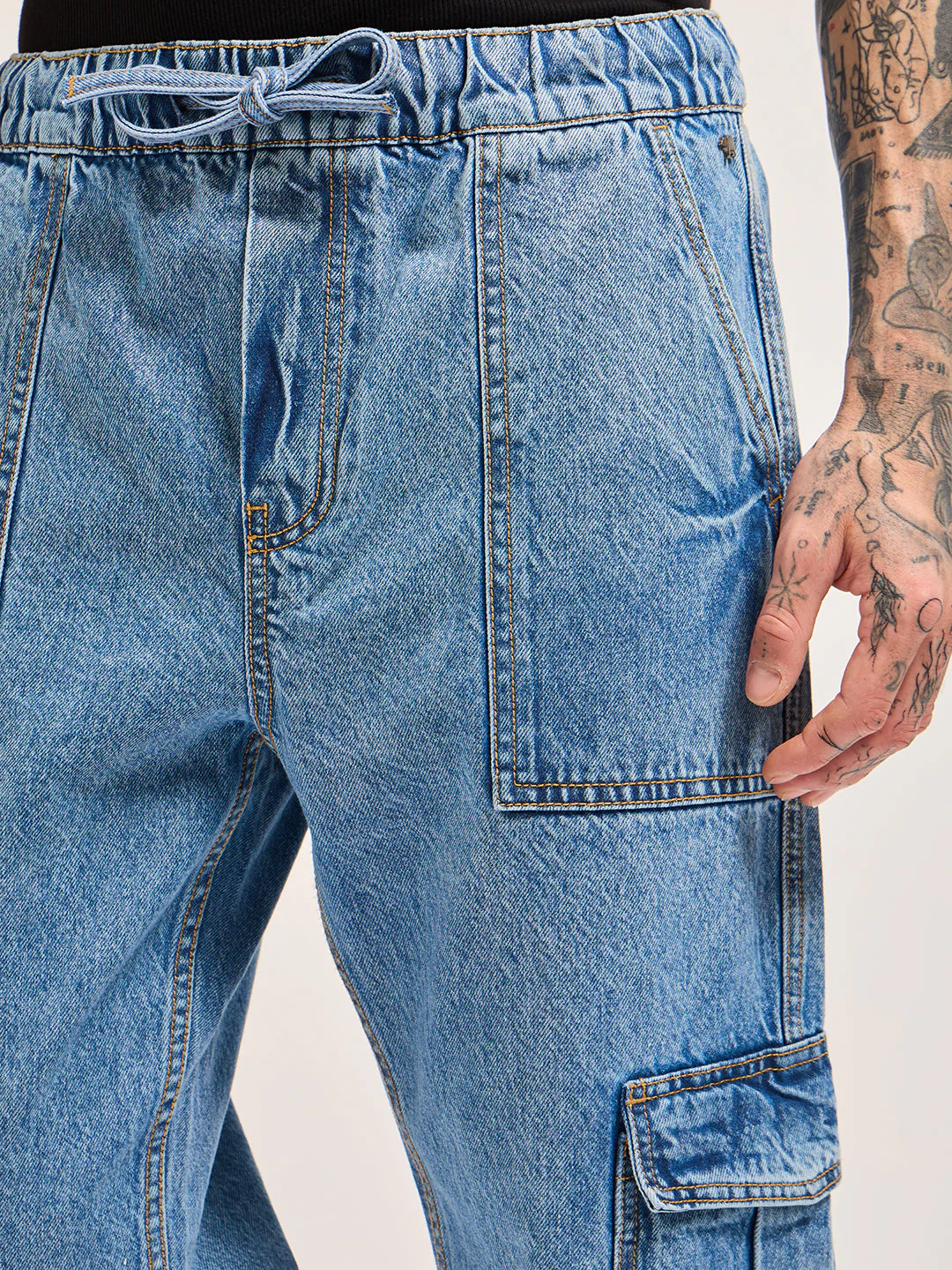 Men BlueMid Fade Mid-Rise Baggy Fit Cargo Jeans - Image 5