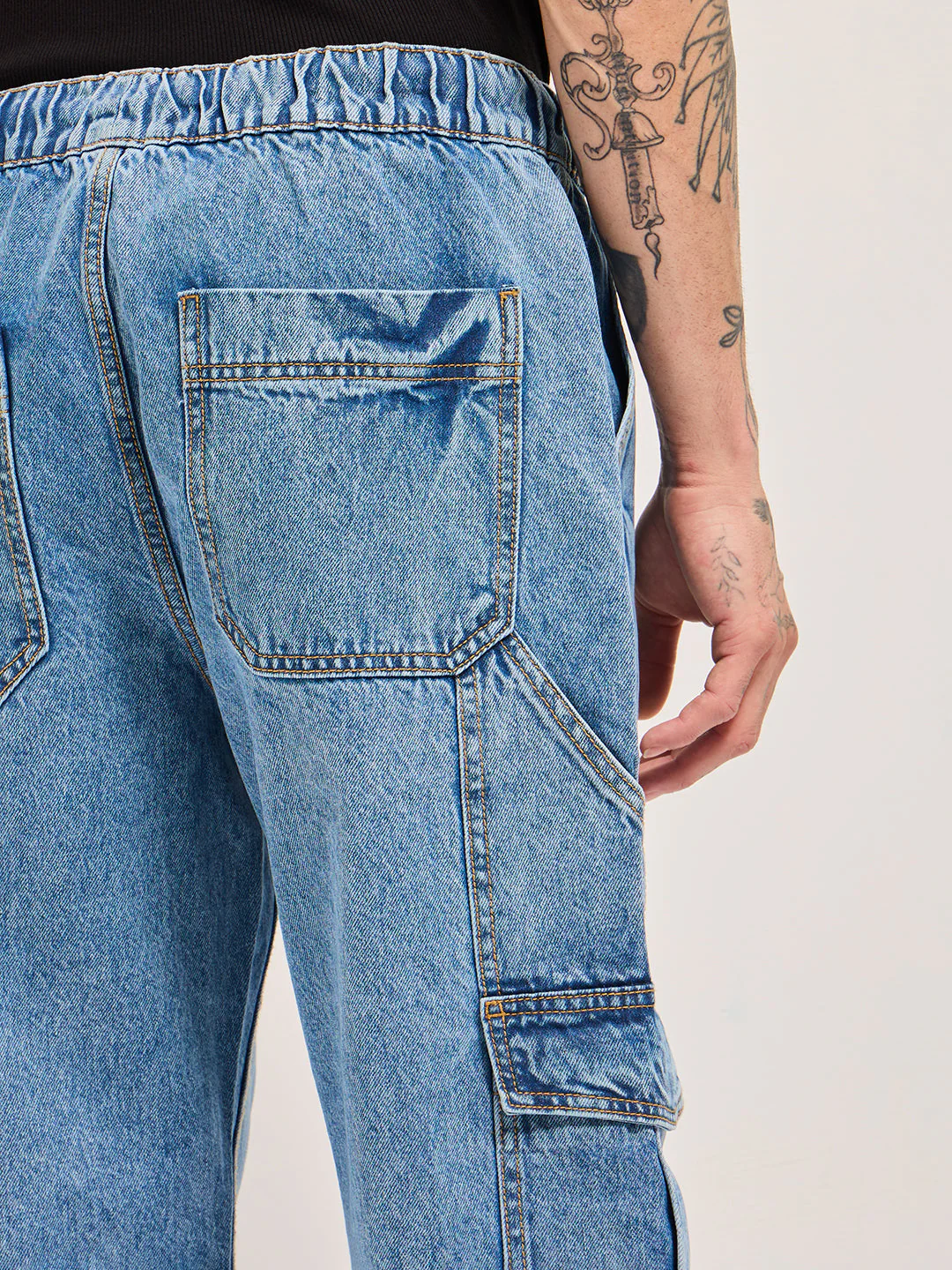 Men BlueMid Fade Mid-Rise Baggy Fit Cargo Jeans - Image 6
