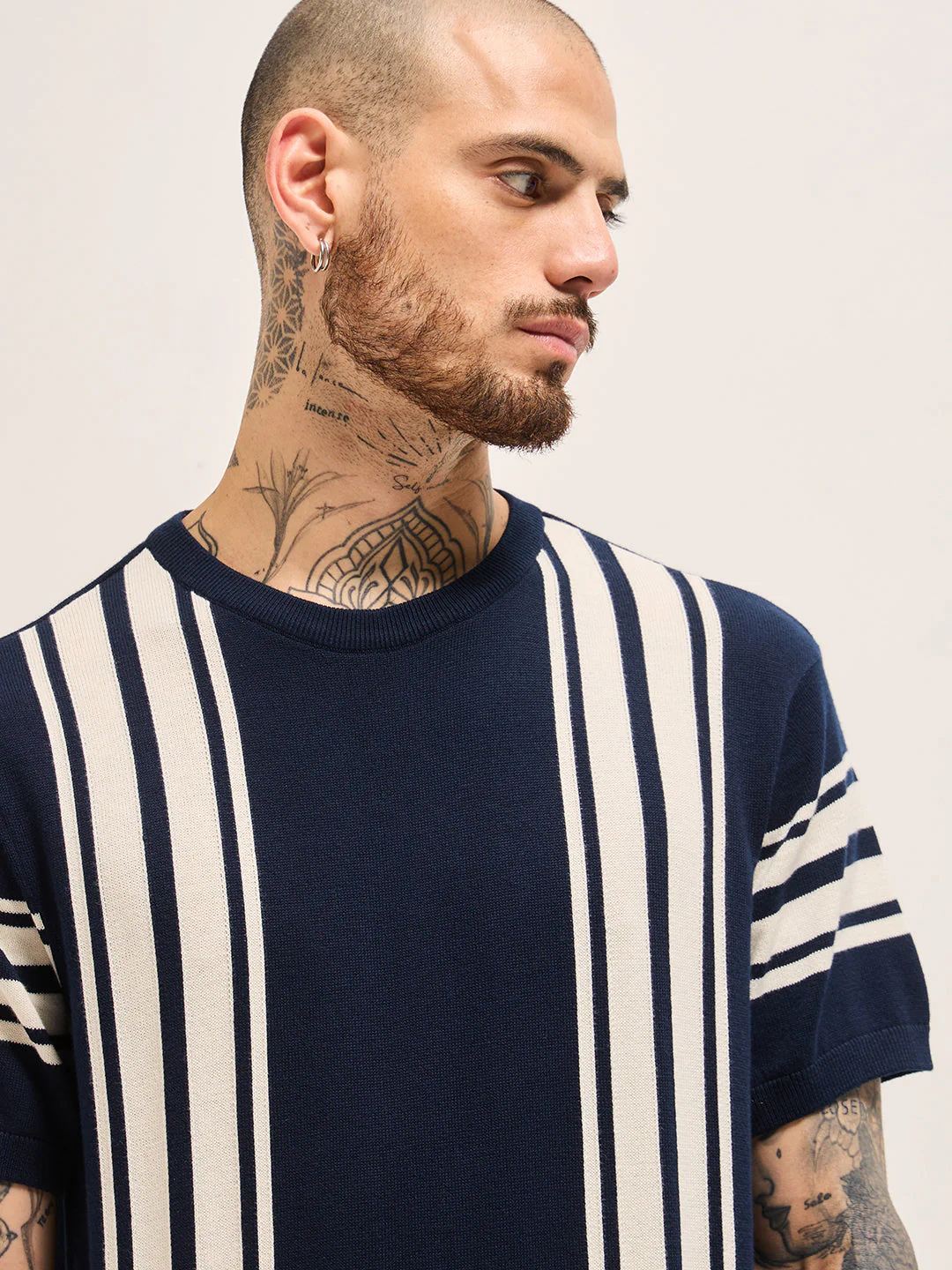 Men BlueWhite Knitted Stripe Regular Fit Crew Neck T-shirt - Image 5