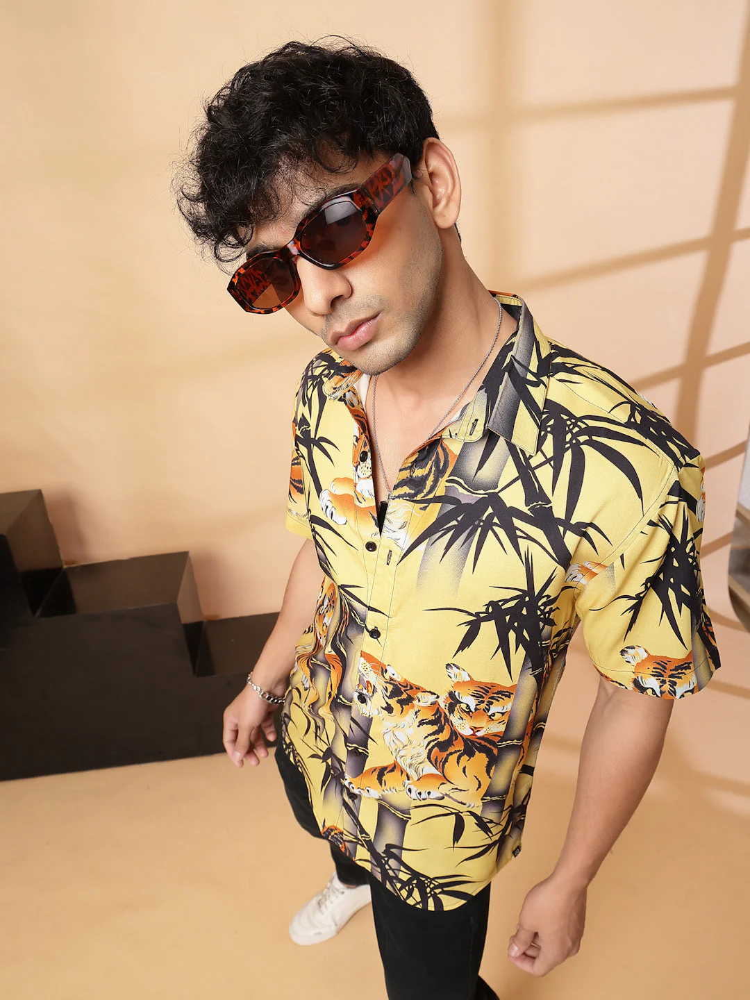 Men Bold Animal PrinT-Shirt - Image 2