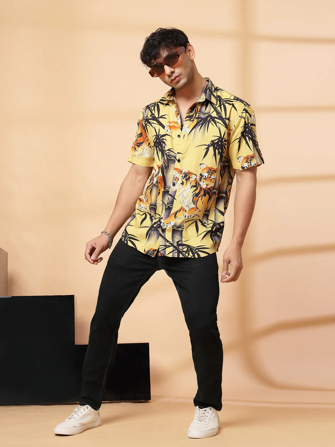 Men Bold Animal PrinT-Shirt - Image 3