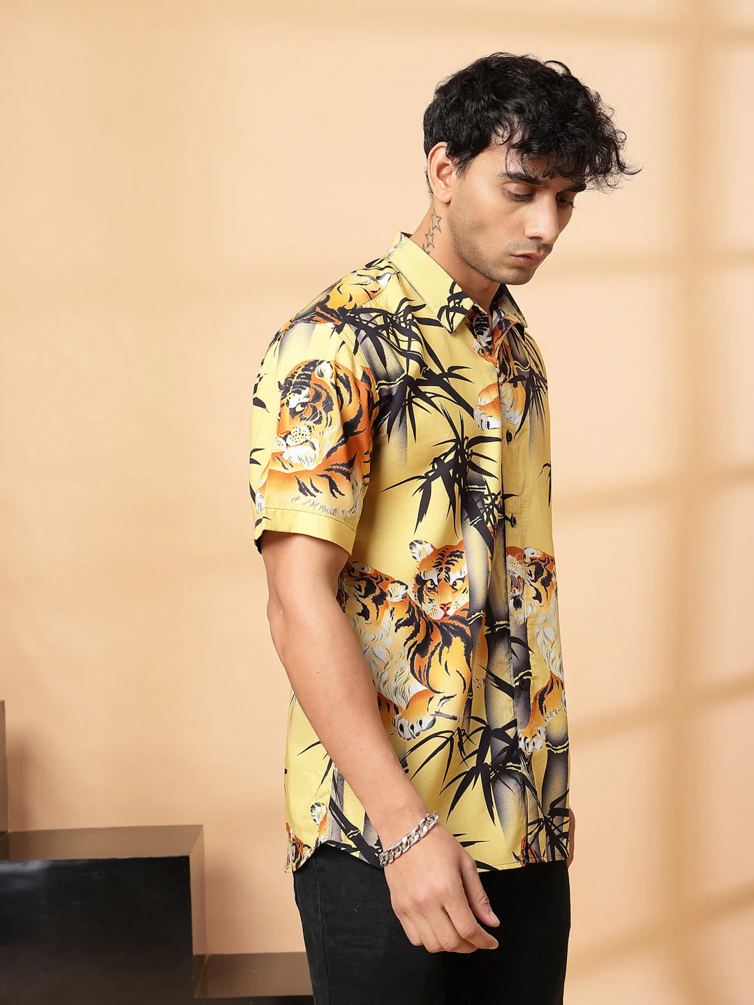 Men Bold Animal PrinT-Shirt - Image 5